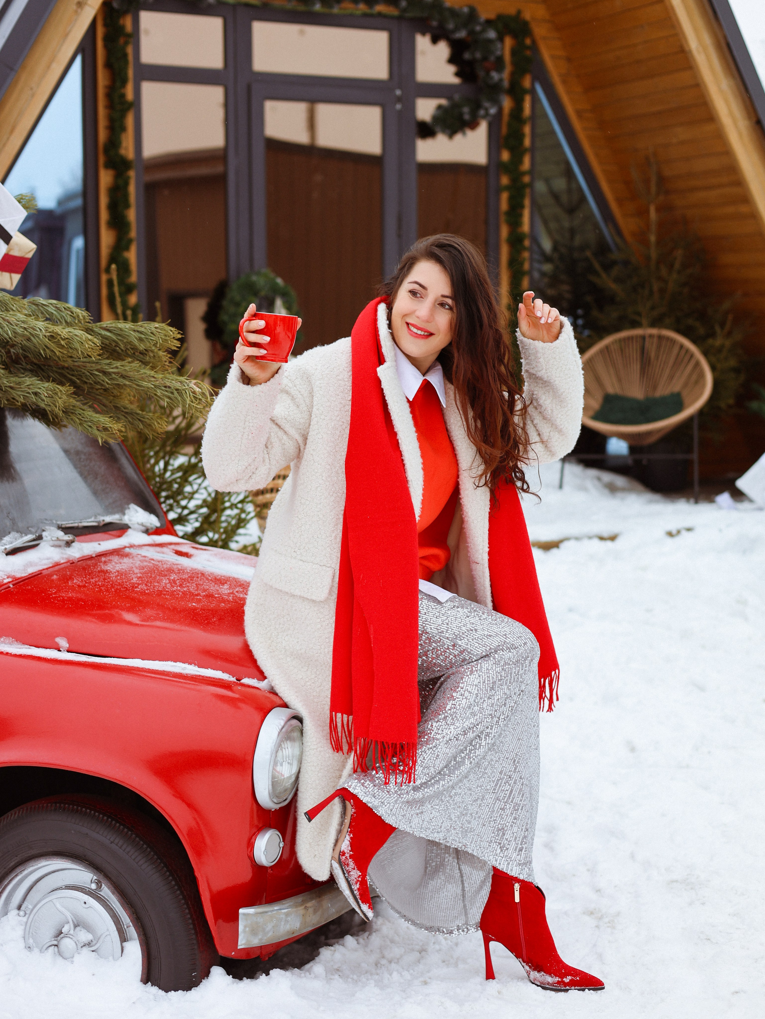 Вера в красном. Мания, портретный фотограф в городе Оренбург