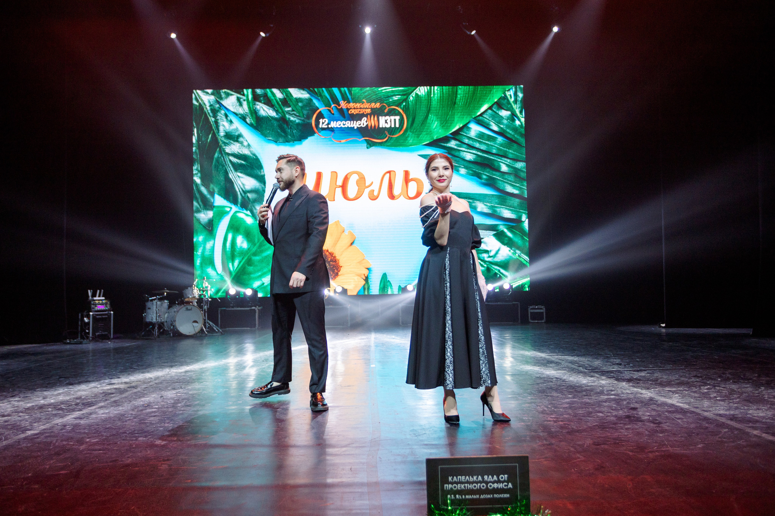 РЕПОРТАЖ: НОВЫЙ ГОД В ДК МЕТАЛЛУРГ. Профессиональный фотограф в Ижевске Леша Петров