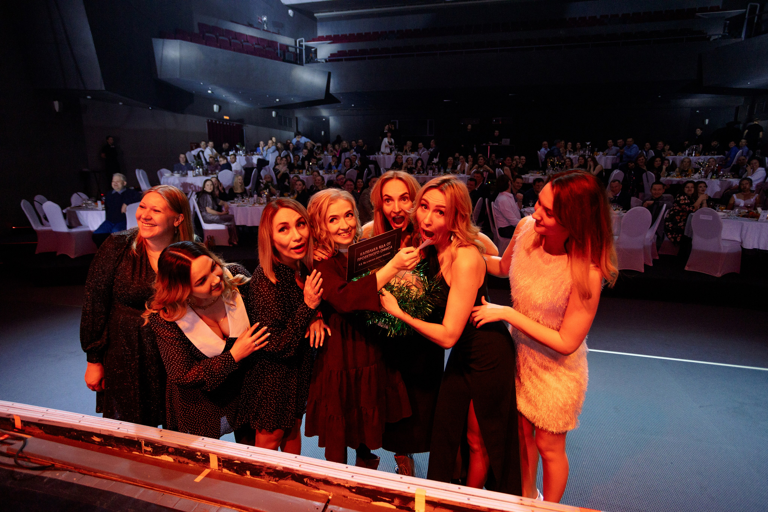 РЕПОРТАЖ: НОВЫЙ ГОД В ДК МЕТАЛЛУРГ. Профессиональный фотограф в Ижевске Леша Петров