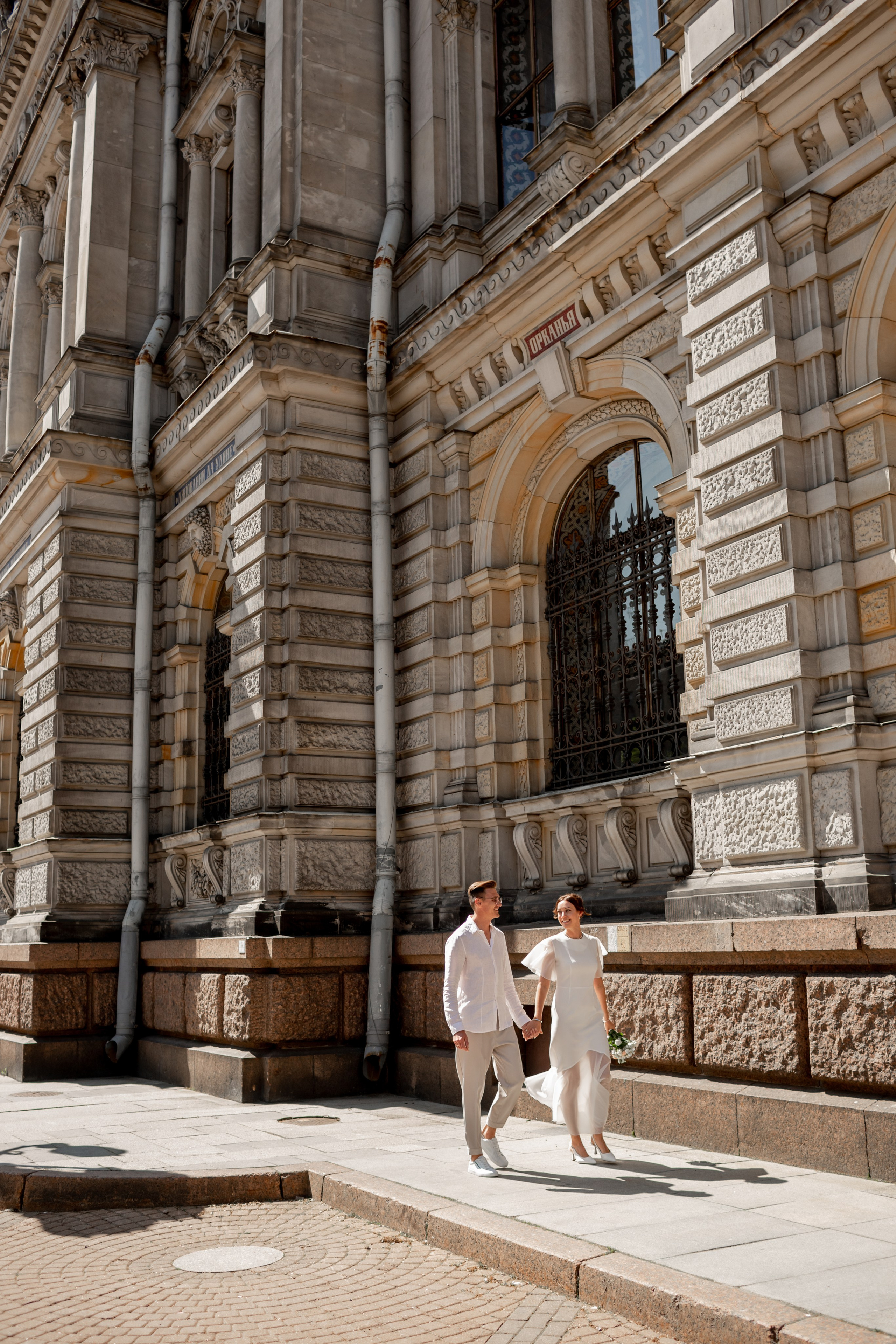 Свадебная фотопрогулка по улицам Петербурга. Свадебный фотограф Кирилл Белый