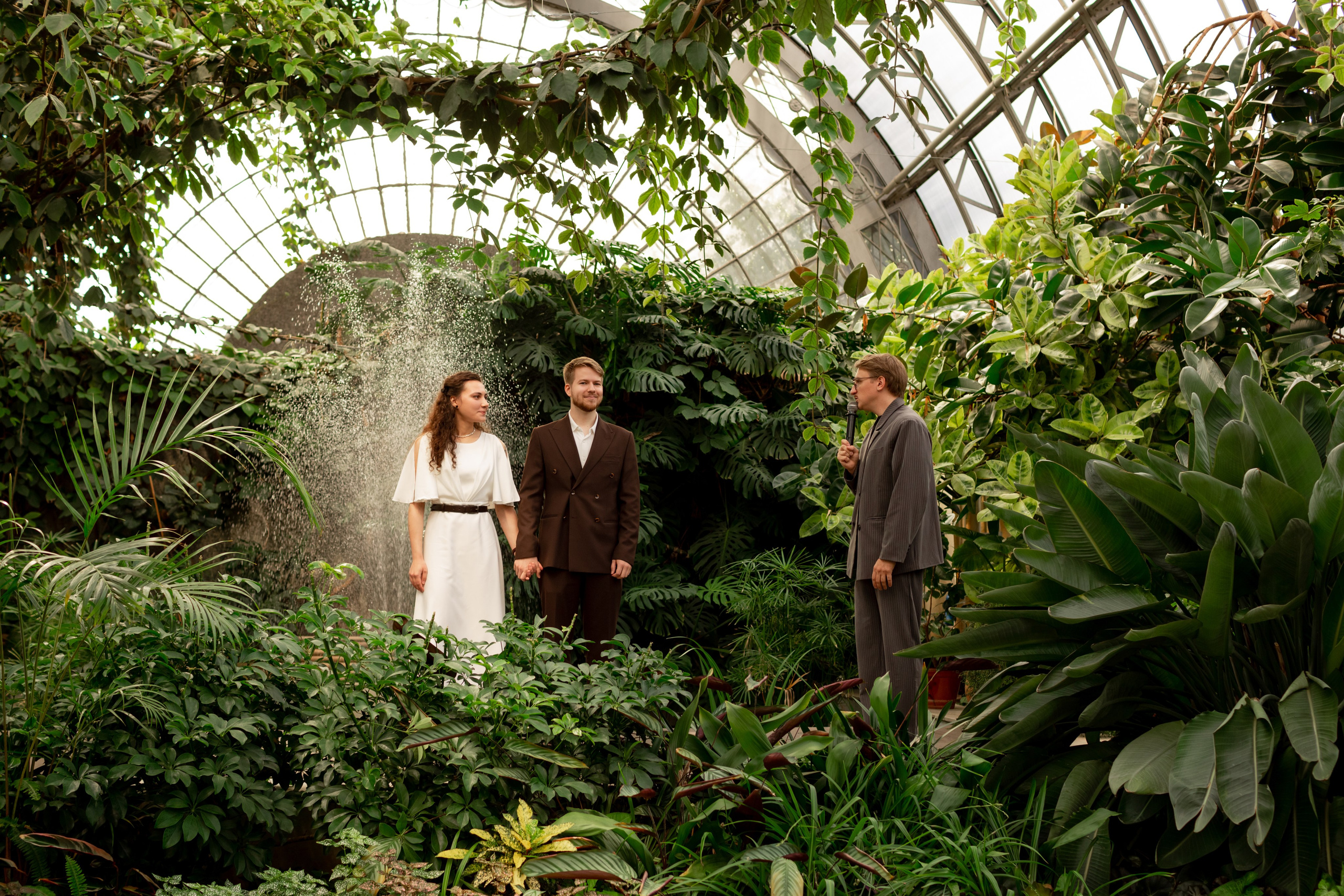 Выездная регистрация в Оранжерее Таврического сада. Свадебный фотограф Кирилл Белый