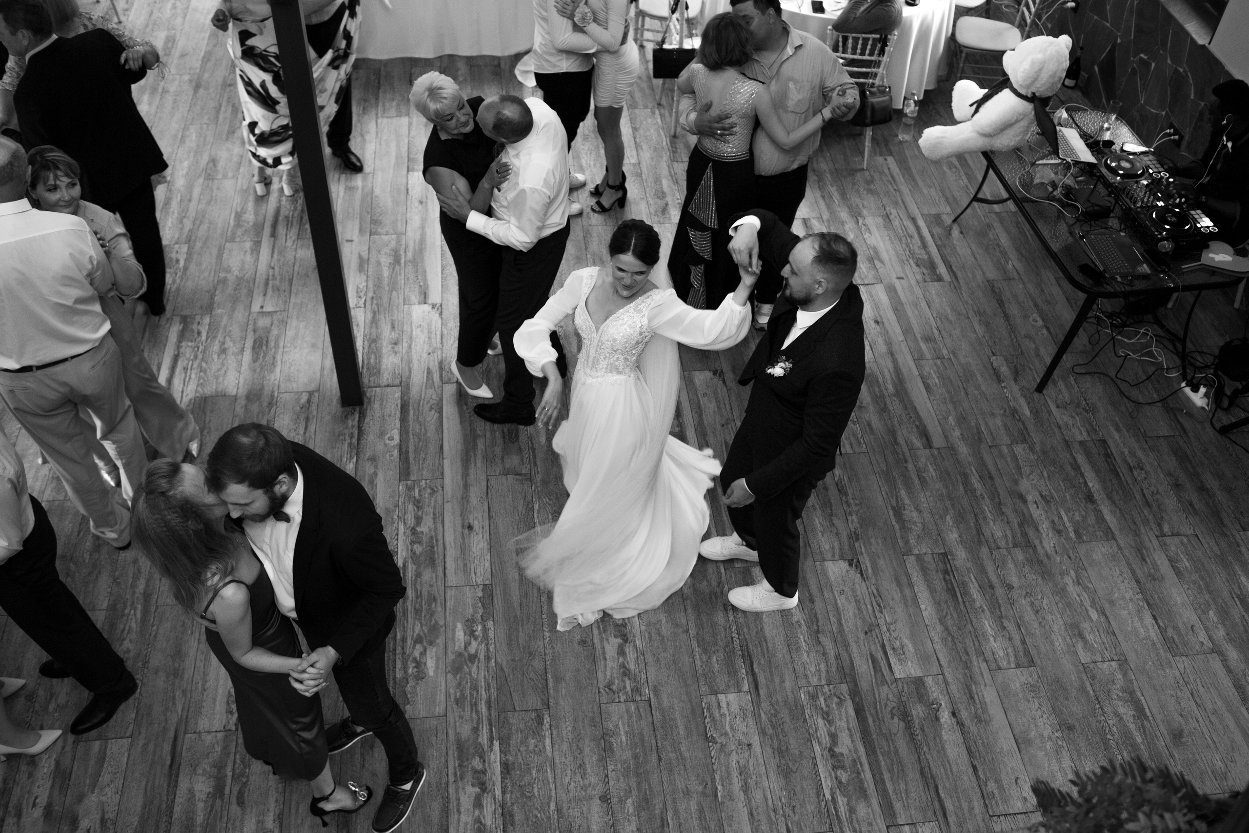 Свадебная фотопрогулка в Пушкине. Свадебный фотограф Кирилл Белый