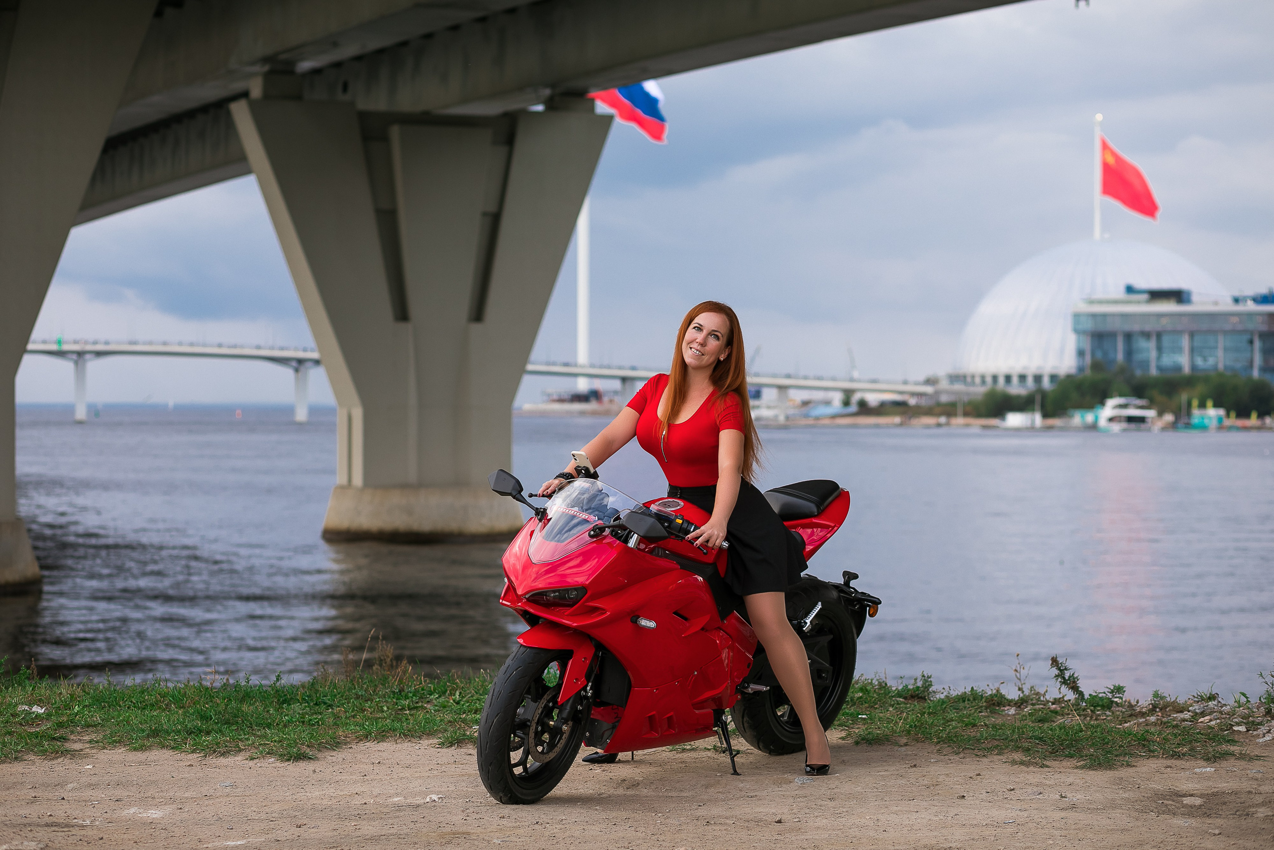 Фотосессия на мотоцикле для девушки. Семейный и свадебный фотограф в Санкт-Петербурге Таша Семёнова