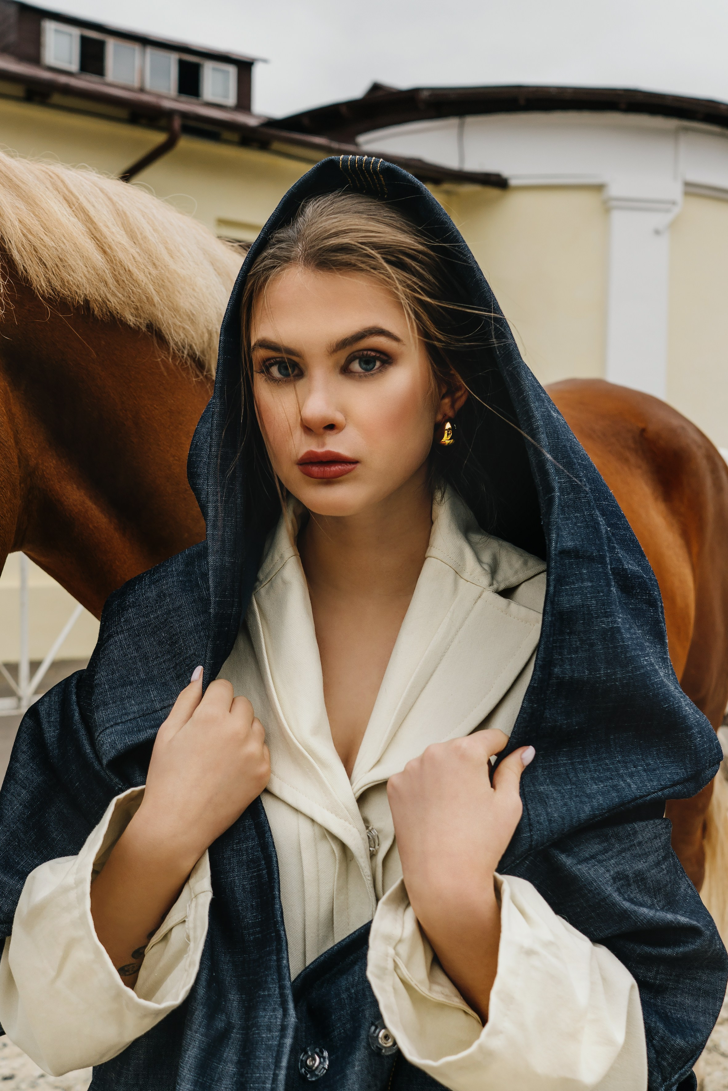 Съемка с лошадьми для журнала Vmode. Женский фотограф в Москве Анастасия Сидорова