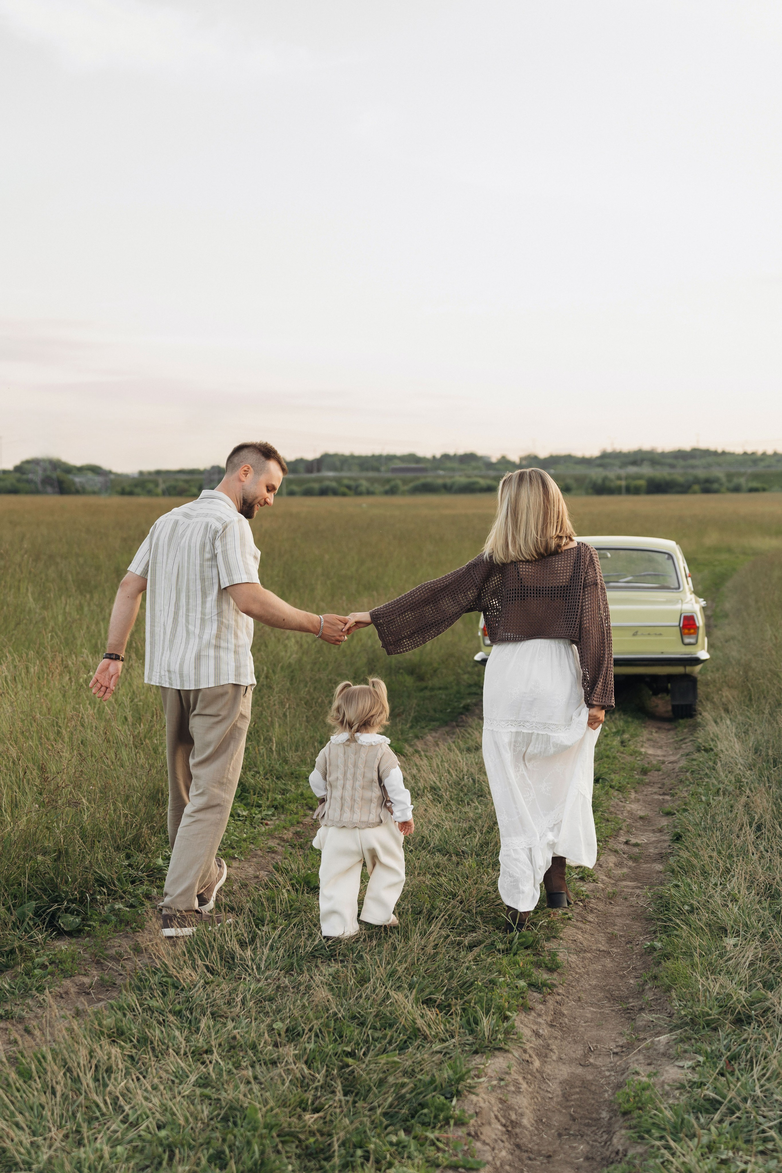 На машине загород. Ваш фотограф Вика Артемова