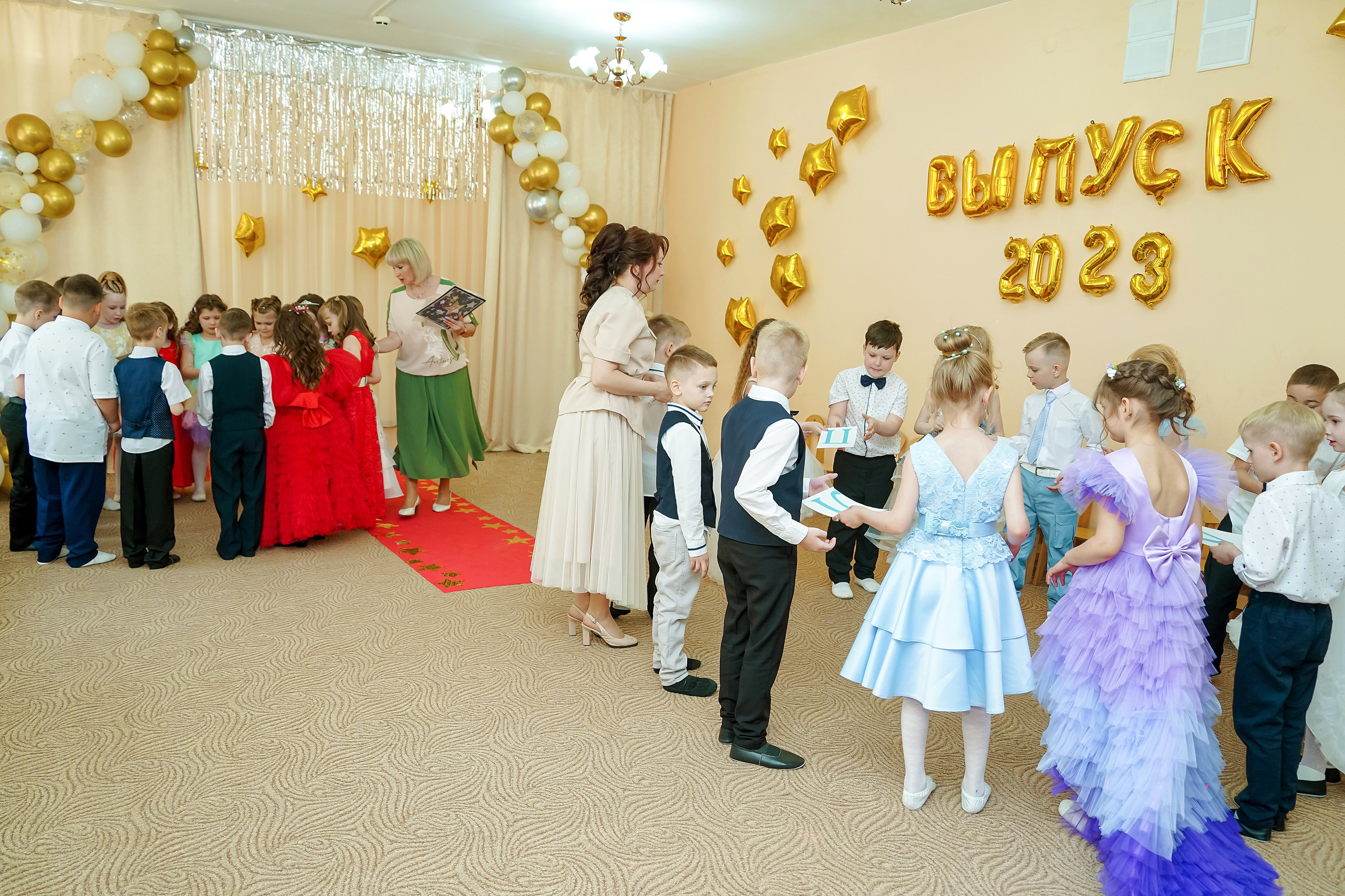 Фотосъемка видеосъёмка фотограф видеооператор новогодних утренников  в. Фотограф, видеооператор Нина Коршунова