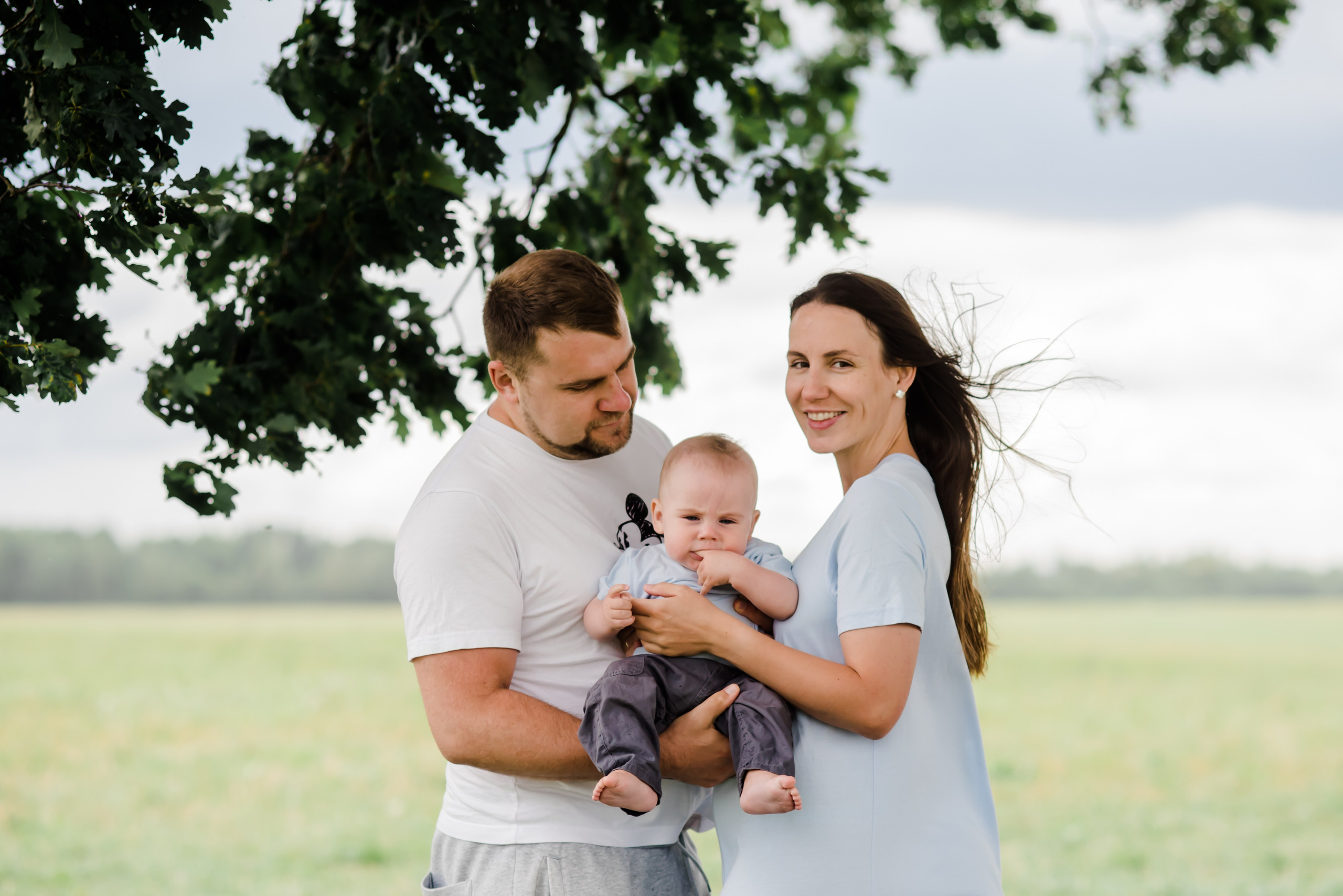 Анна и ее семья, фотосессия в поле. Свадебный и семейный фотограф Евгения Кононова