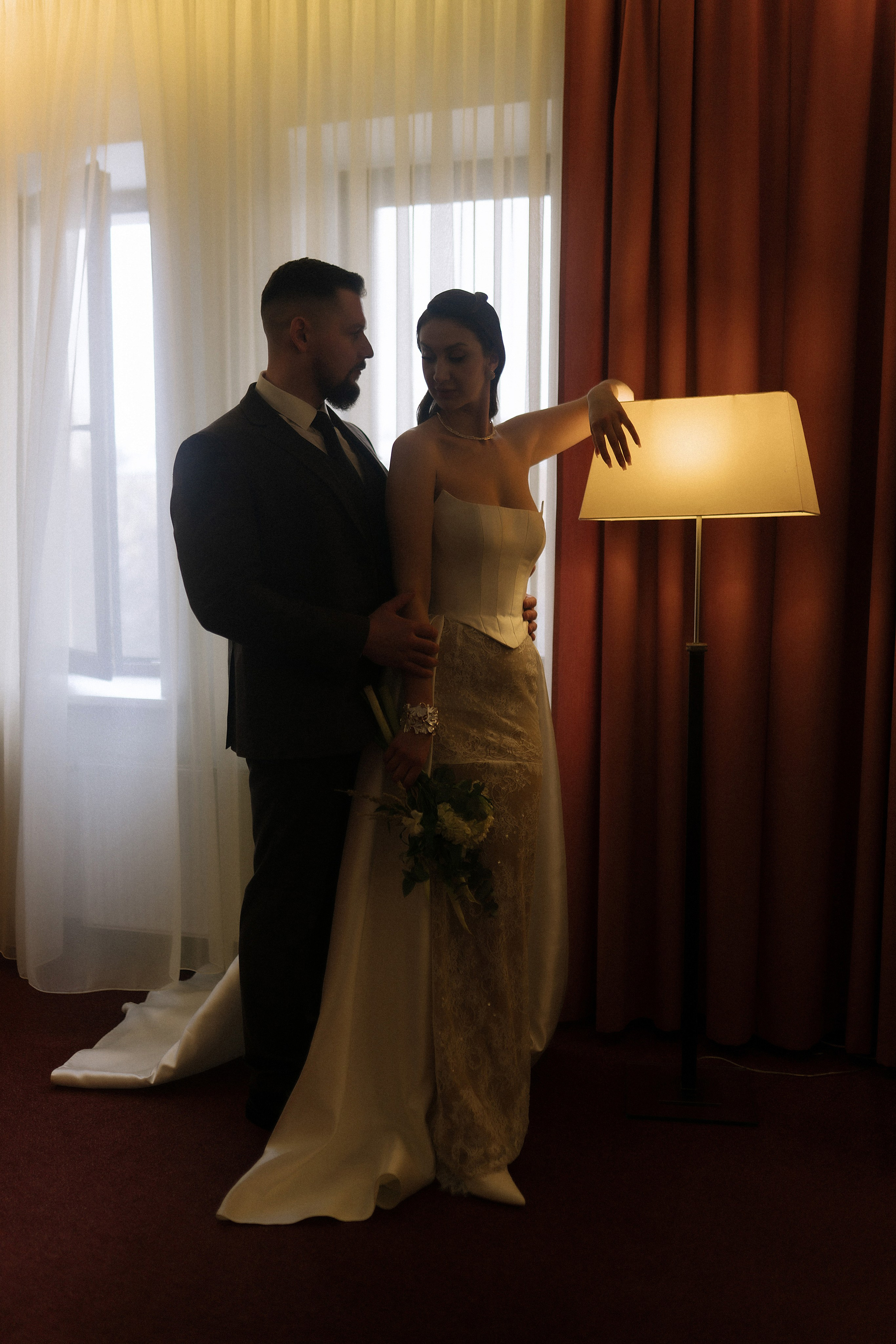 Утро жениха и невесты | Арина и Игорь в отеле Арт-бутик в Воронеже. Фотограф Карина Шмулёва. Воронеж и область