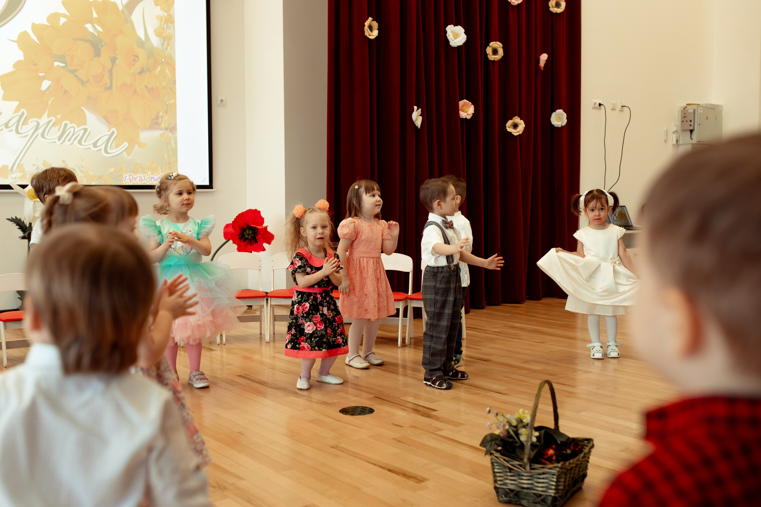 Праздник весны в детском саду. Семейный и детский фотограф в Москве Дорогова Екатерина