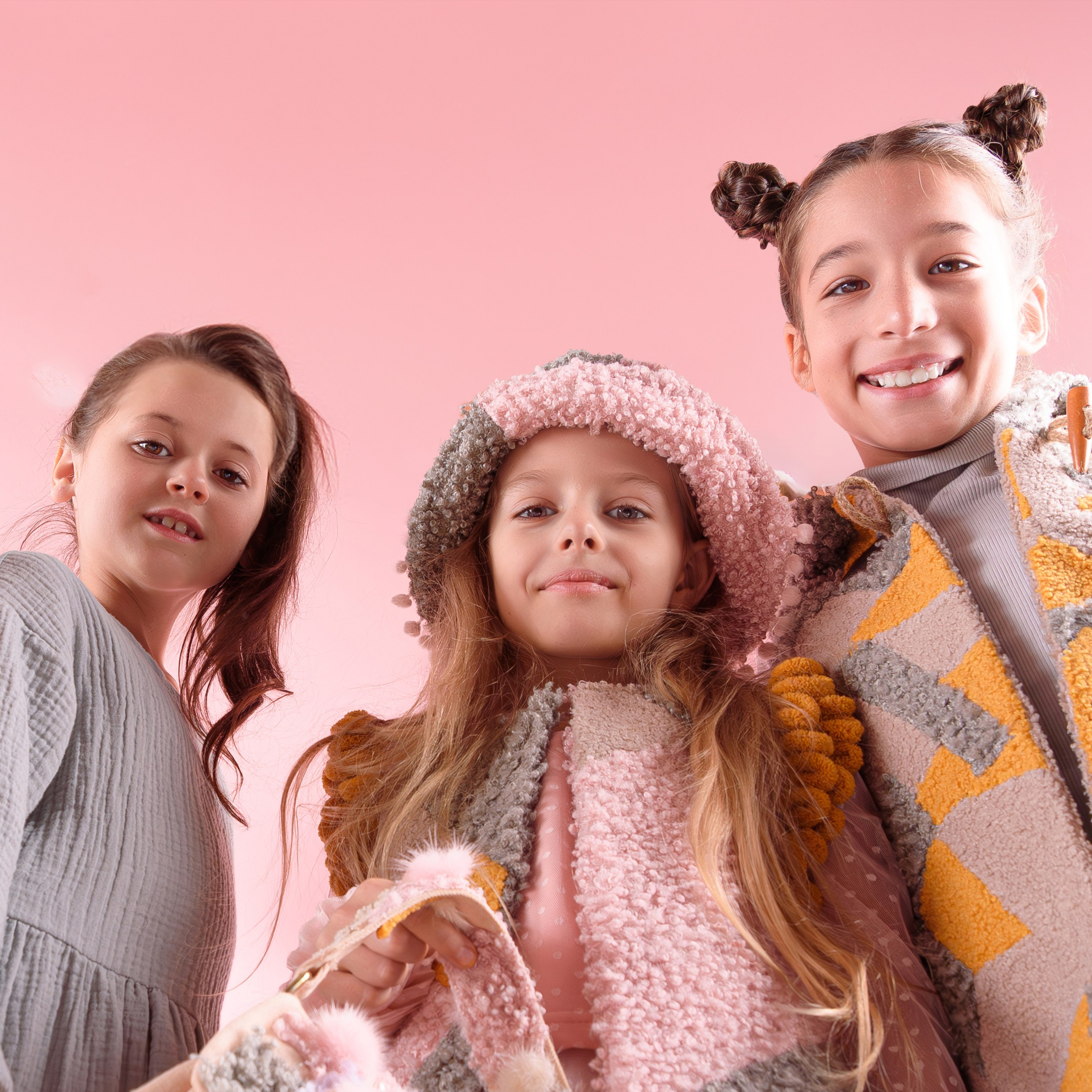 Групповая студийная фотосессия в Сочи девочек-моделей от 5 до 12 лет. Детский студийный фотограф Сочи