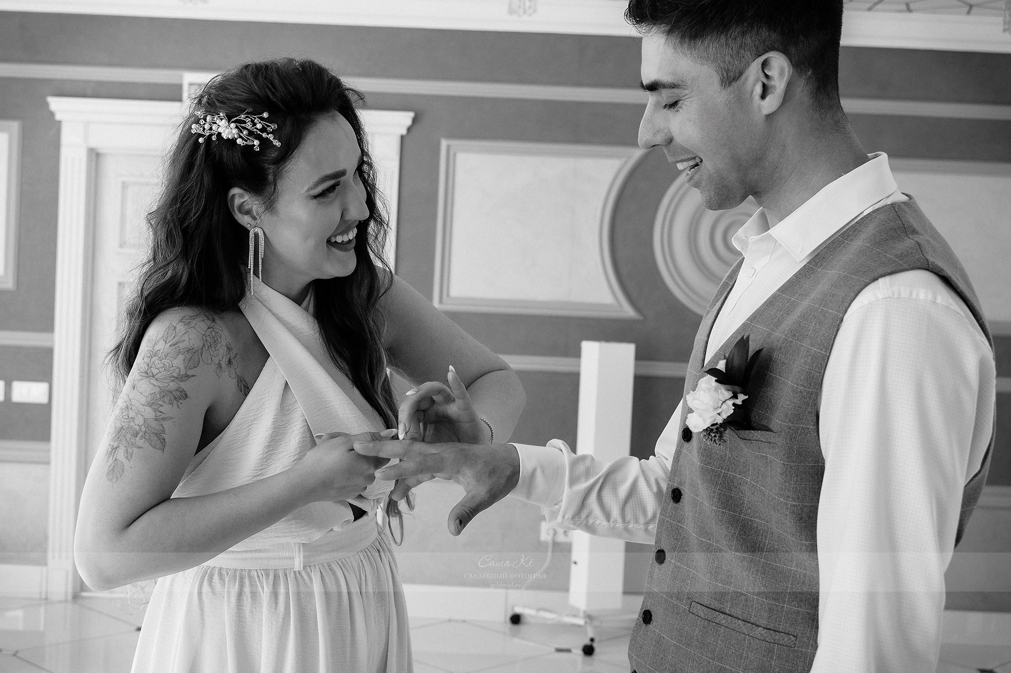 Свадебная фотосессия в Нарымском сквере Новосибирска. Свадебный и семейный, event фотограф, фоторепортаж в Новосибирске — Саша Кё