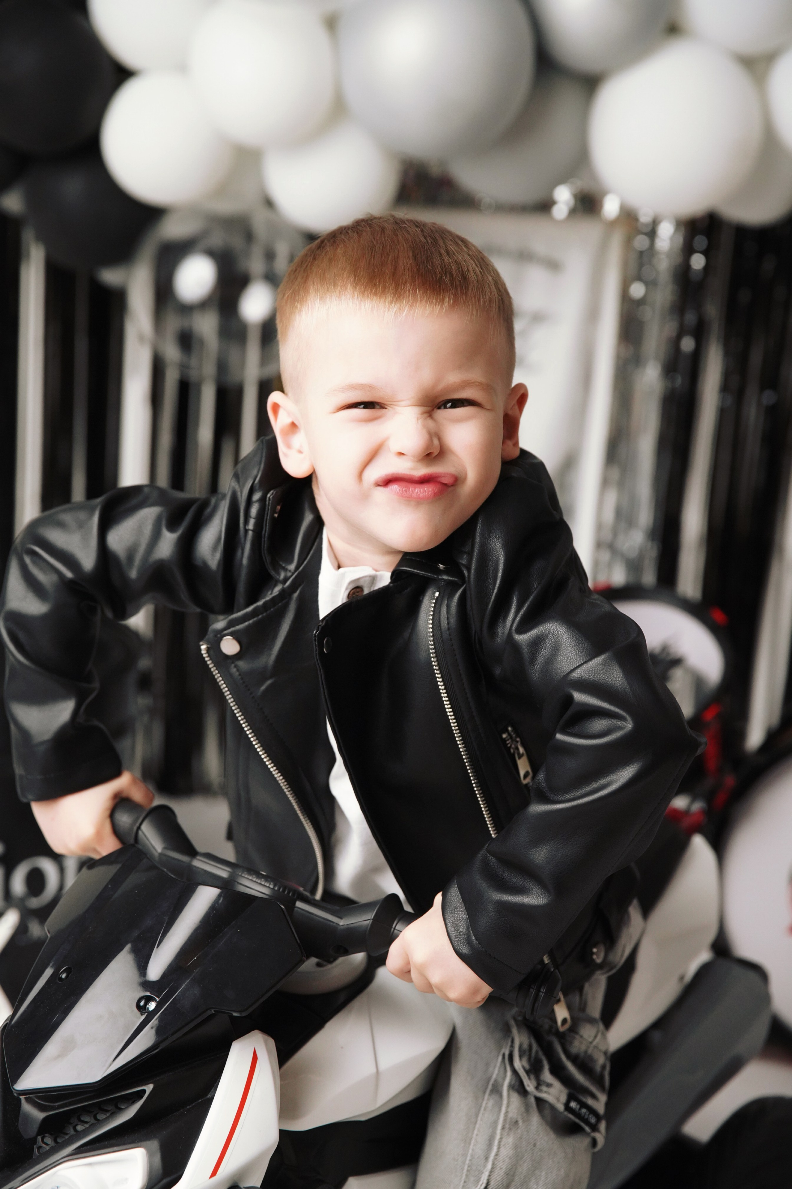 Байкер. Фотограф новорожденных. Семейный и детский фотограф в городе Сургуте