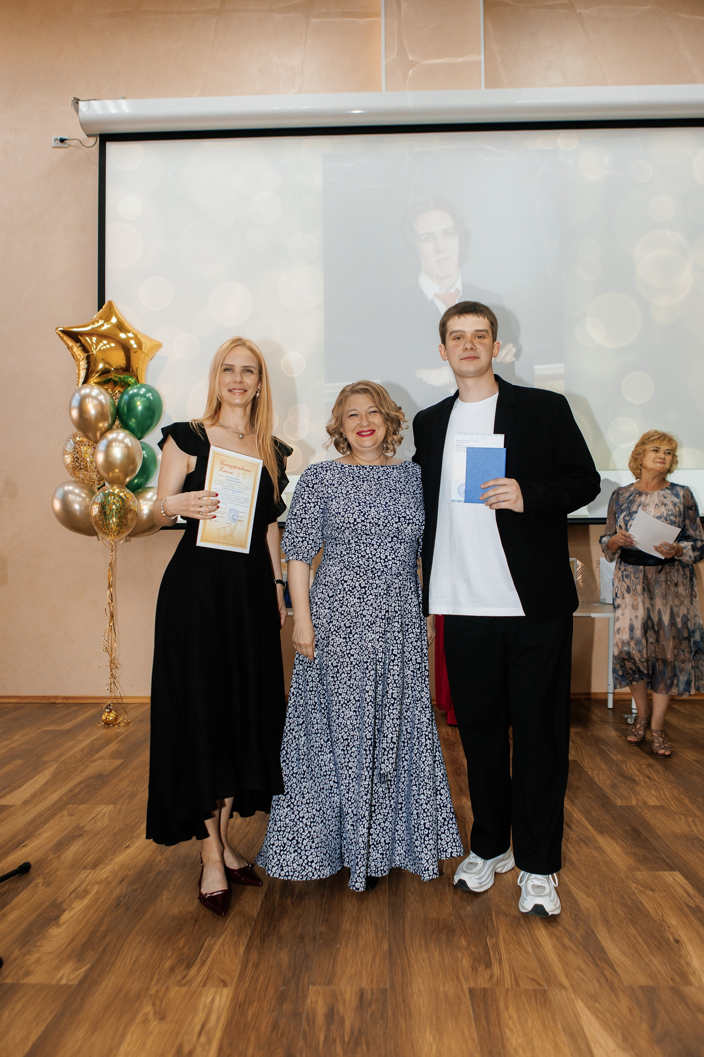 Выпускной Гимназия 12 2024 г. Свадебный и портретный Фотограф в Липецке Дмитрий Котюков