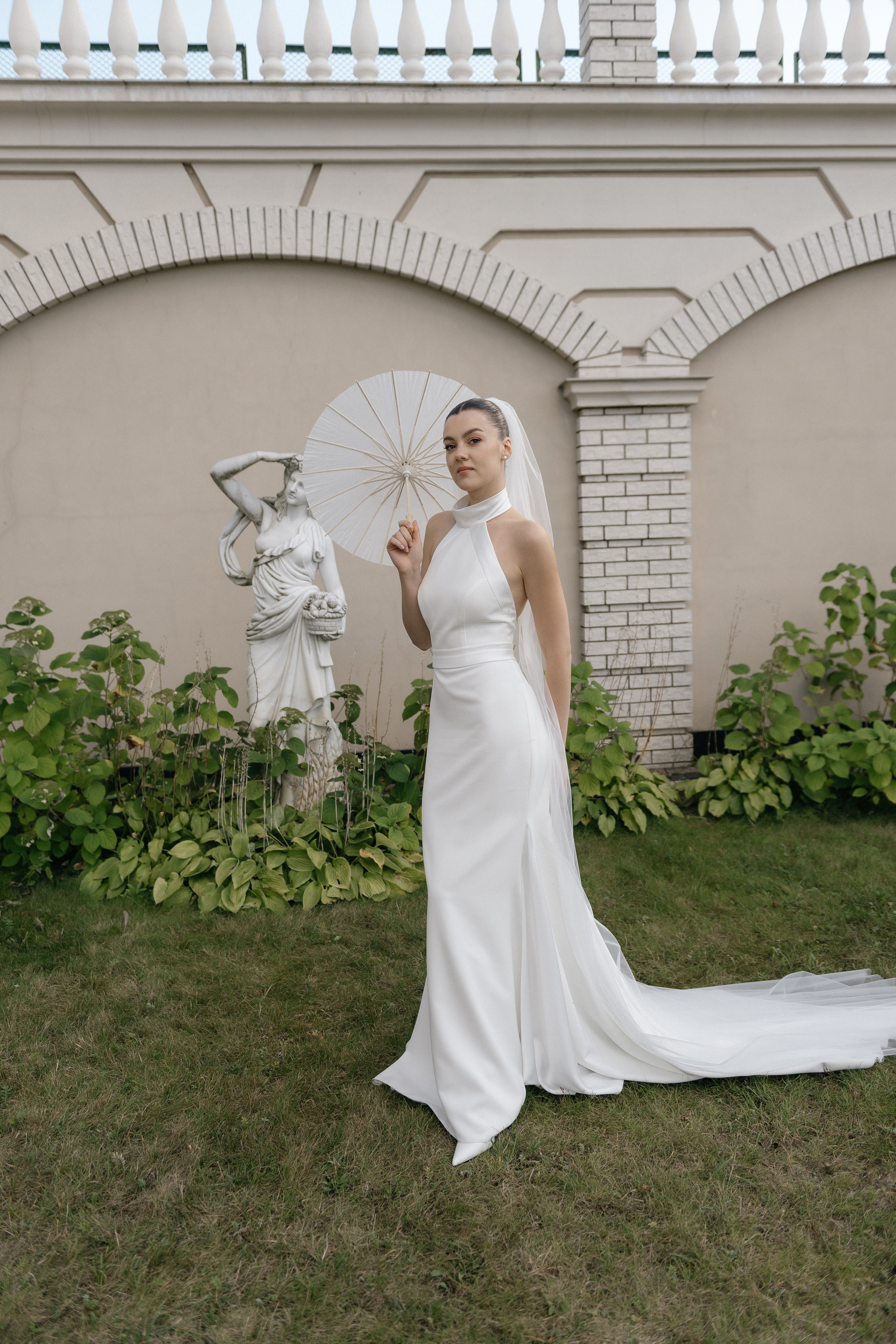 Wedding day in VERSAL PARK. Wedding PHOTOGRAPHER Andrew Vnukov
