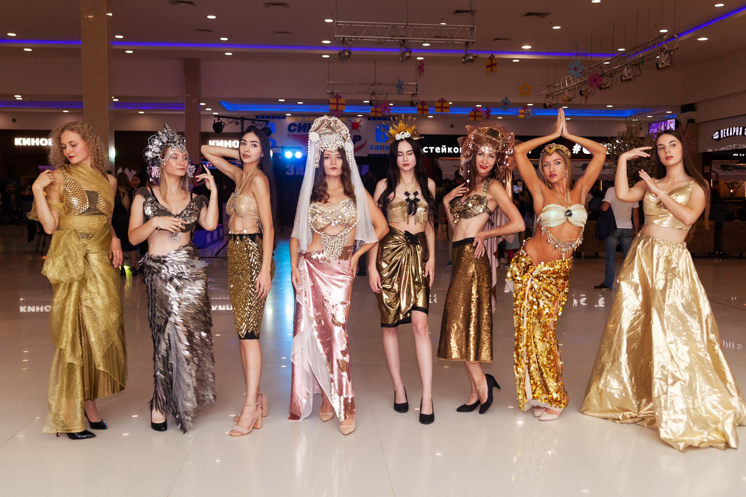 ТЦ РИО. Показ коллекций российских дизайнеров. Портретный фотограф в СПб Ирина Маринина