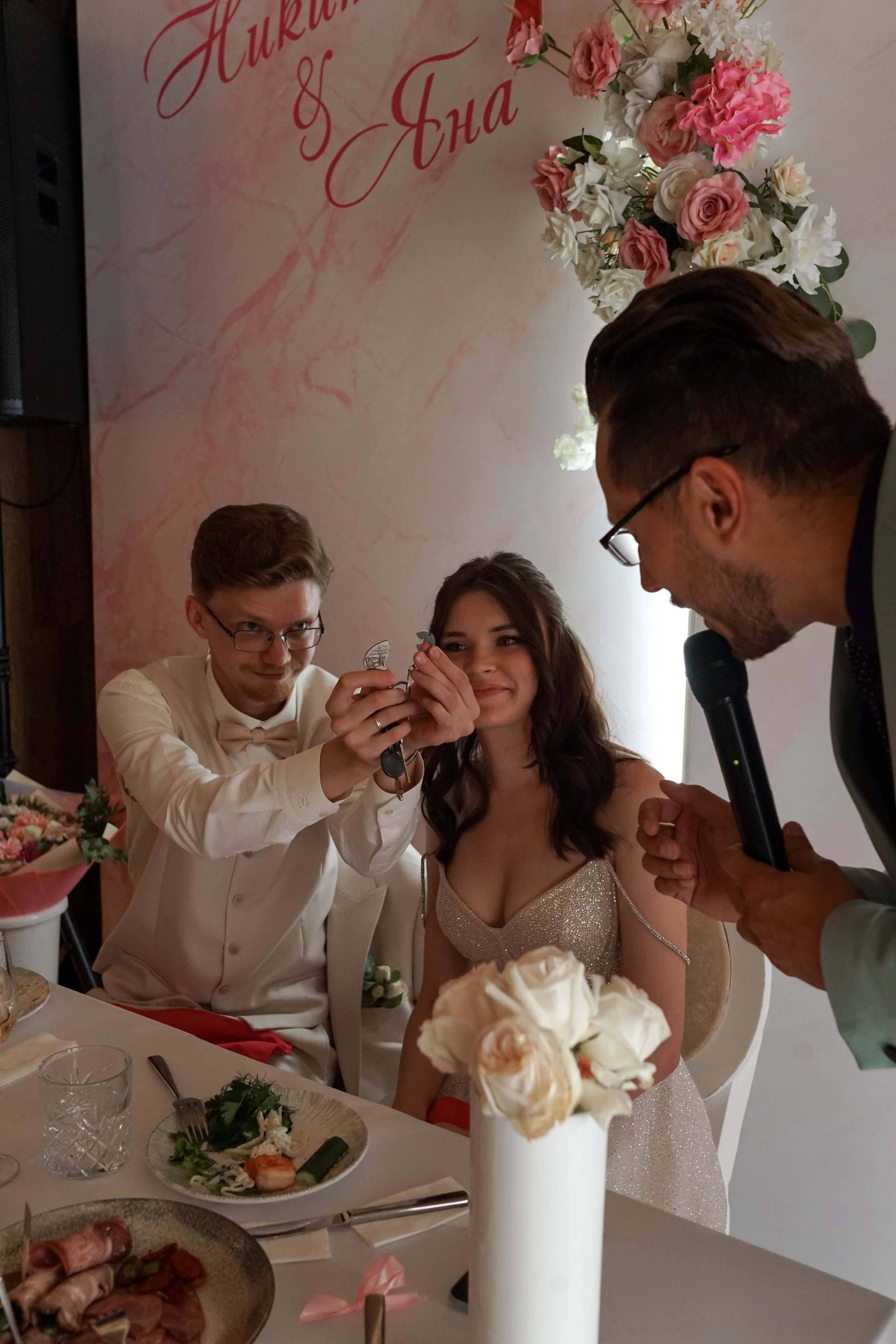 Яна и Никита: сборы в отеле, регистрация и банкет. Фотограф в Иркутске