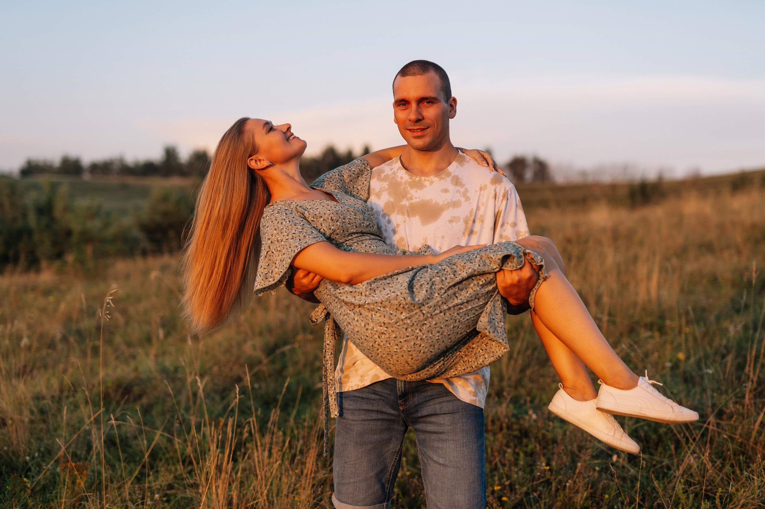 Фотосессия на закате на фоне природы для Инны и Максима. Свадебный фотограф в Тамбове Павел Четвертков