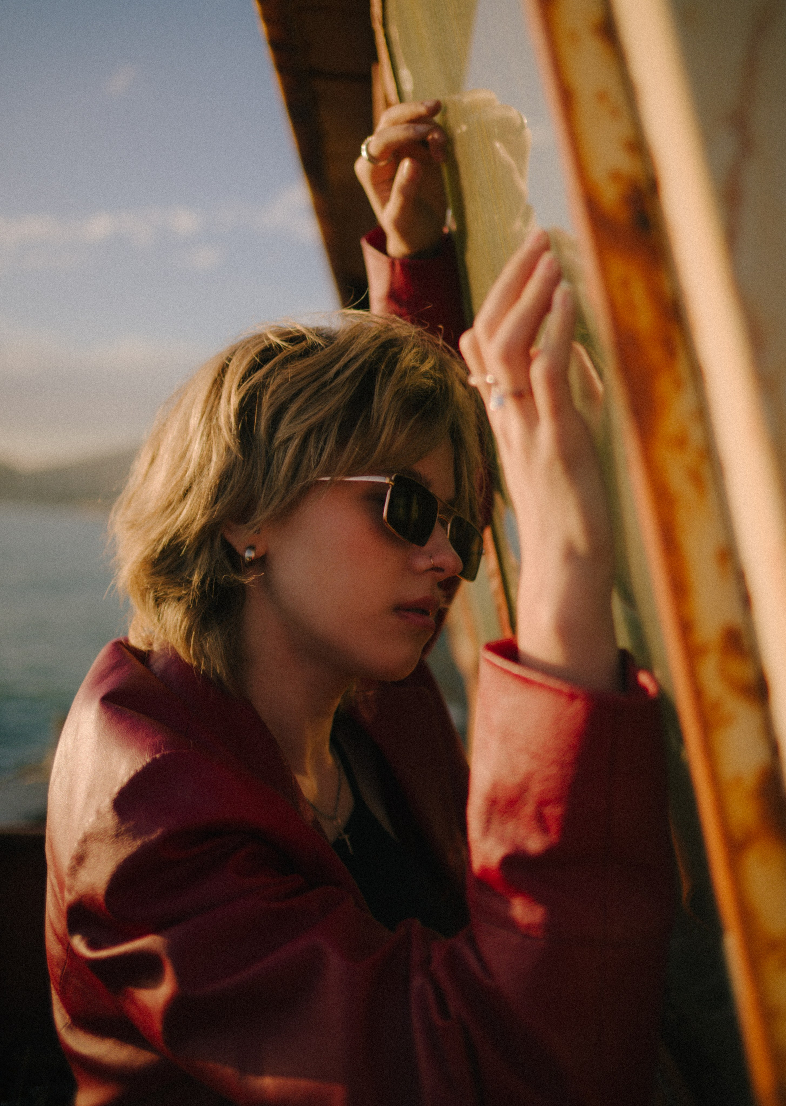 Вика среди заброшенных кораблей. Главная