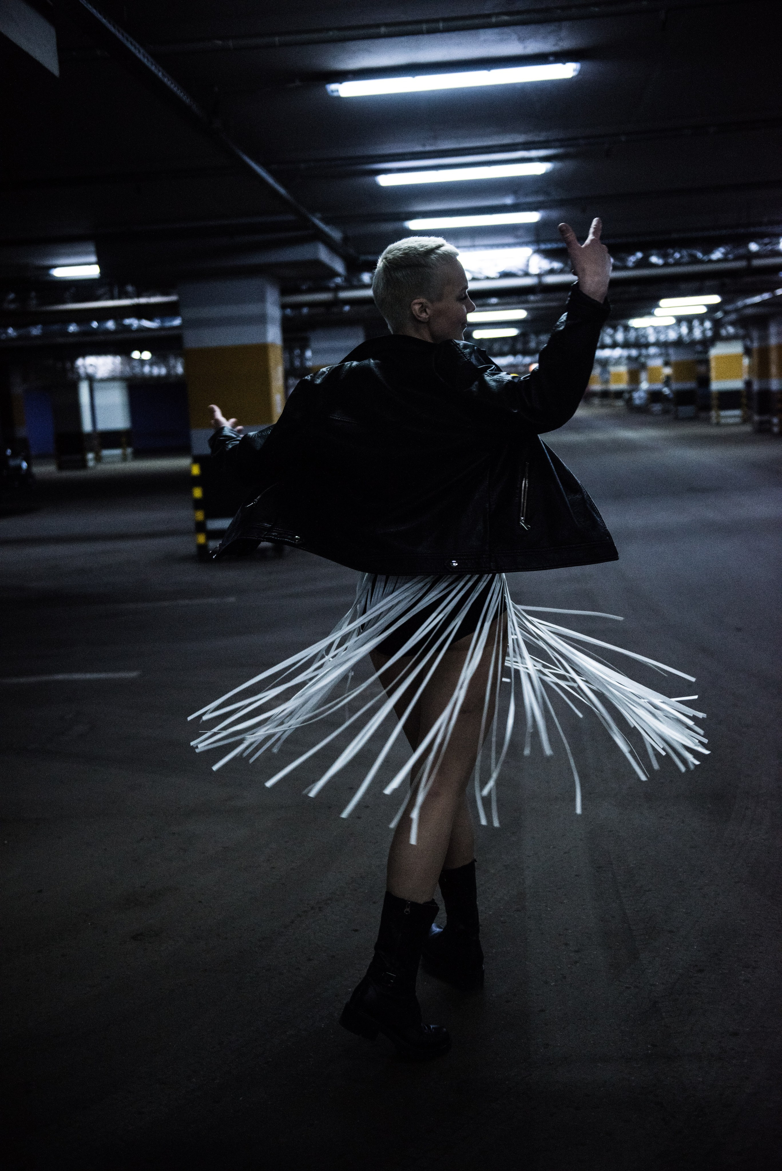 Юля. съёмка на паркинге. Арт фотограф