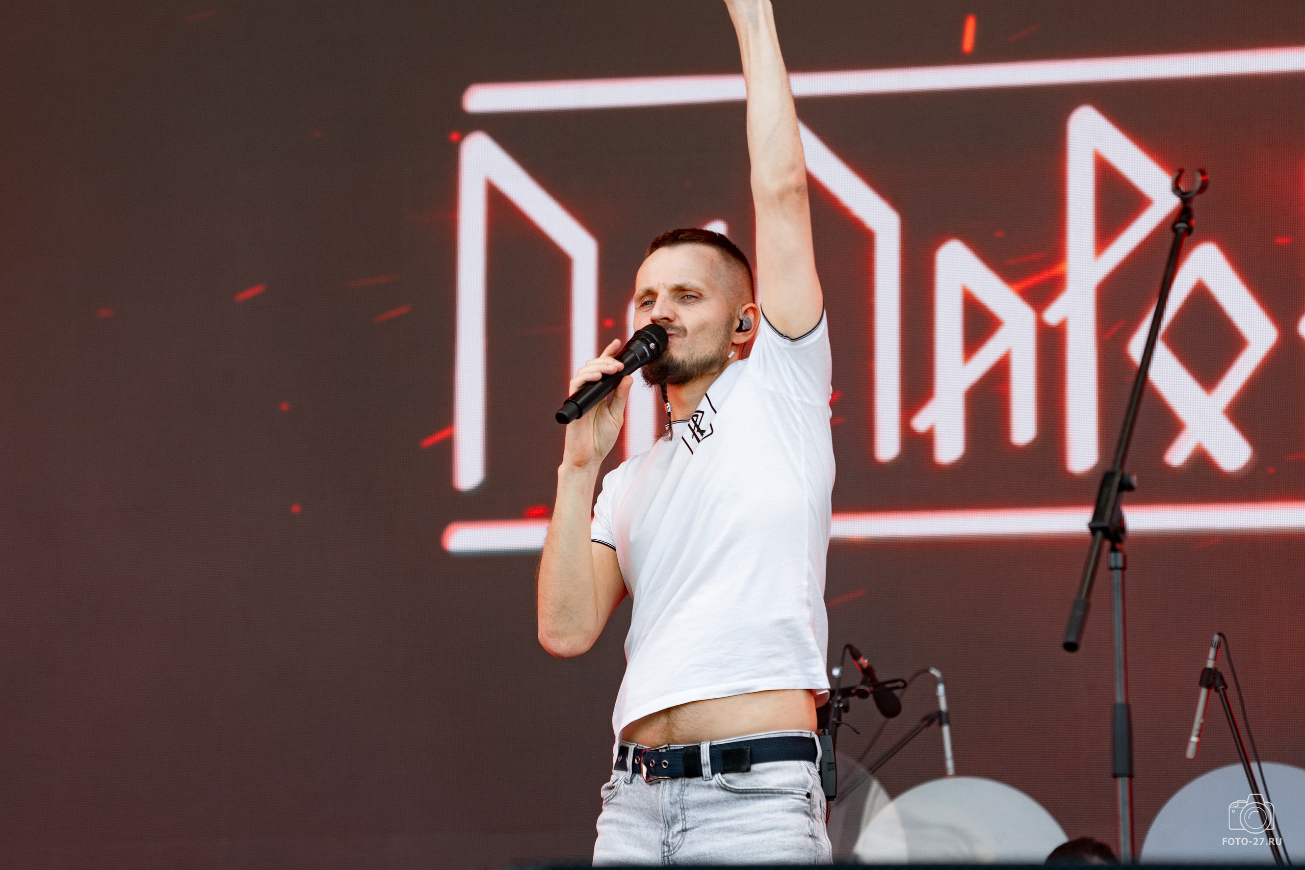 Антон Курдюмов фотограф в Хабаровске Рина Курдюмова фото27 foto27 Антон Дорофеев репортажный репортаж документалист Тони и Рина фотосоздатели ПаПаРоК Рок над Амуром 2024 фестиваль Хабаровск