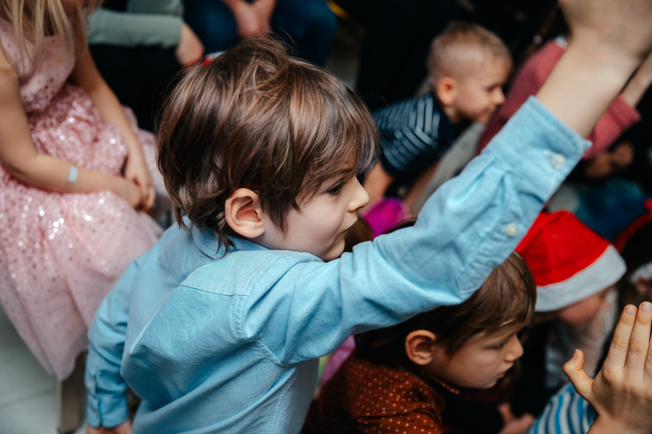 Новогодний утренник в Монтессори-школе. Семейный lifestyle фотограф в Санкт-Петербурге Людмила Пахомова