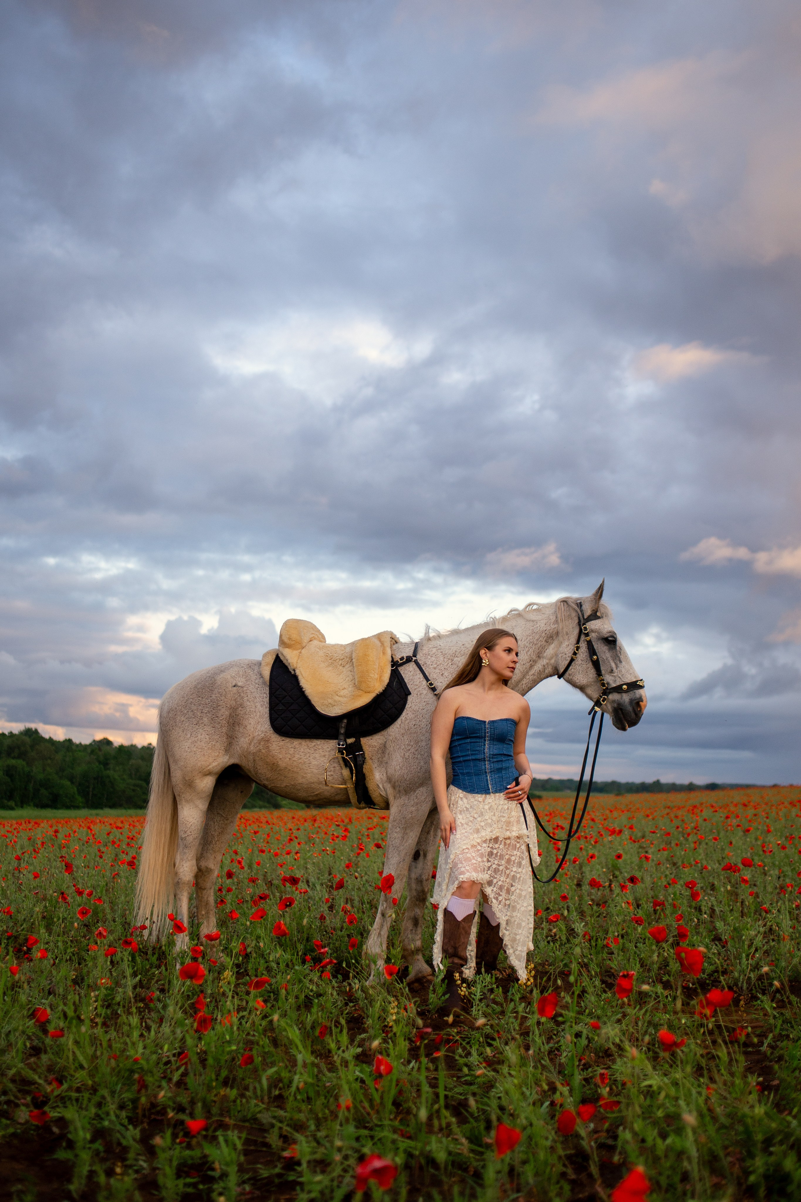 Фотосессия в маковых полях