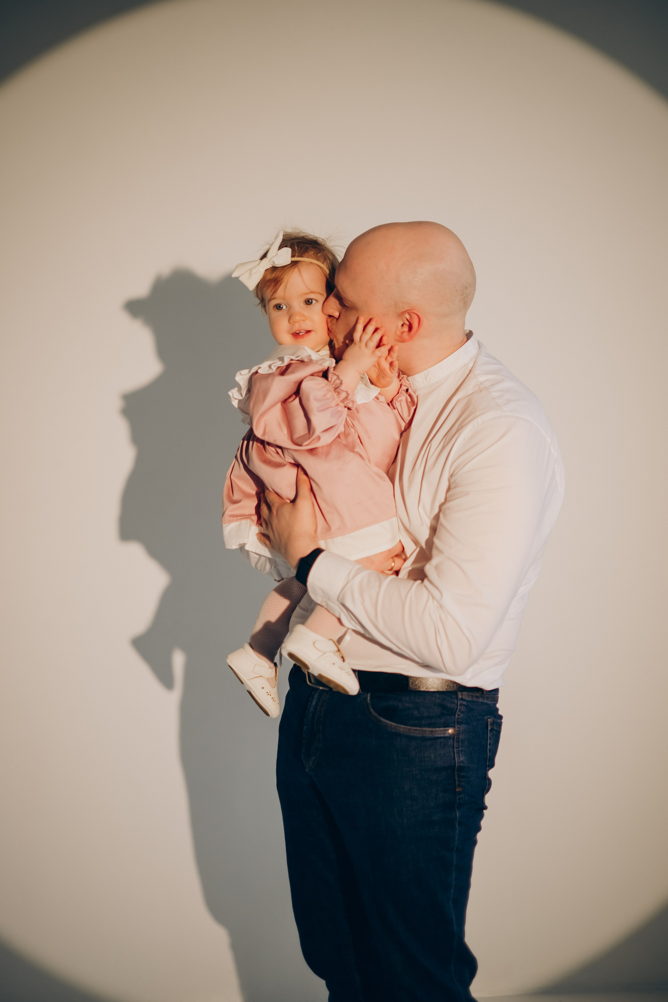 Фотосессия «День рождения» в минималистичной студии. Фотограф Новосибирск Анна Рождественская