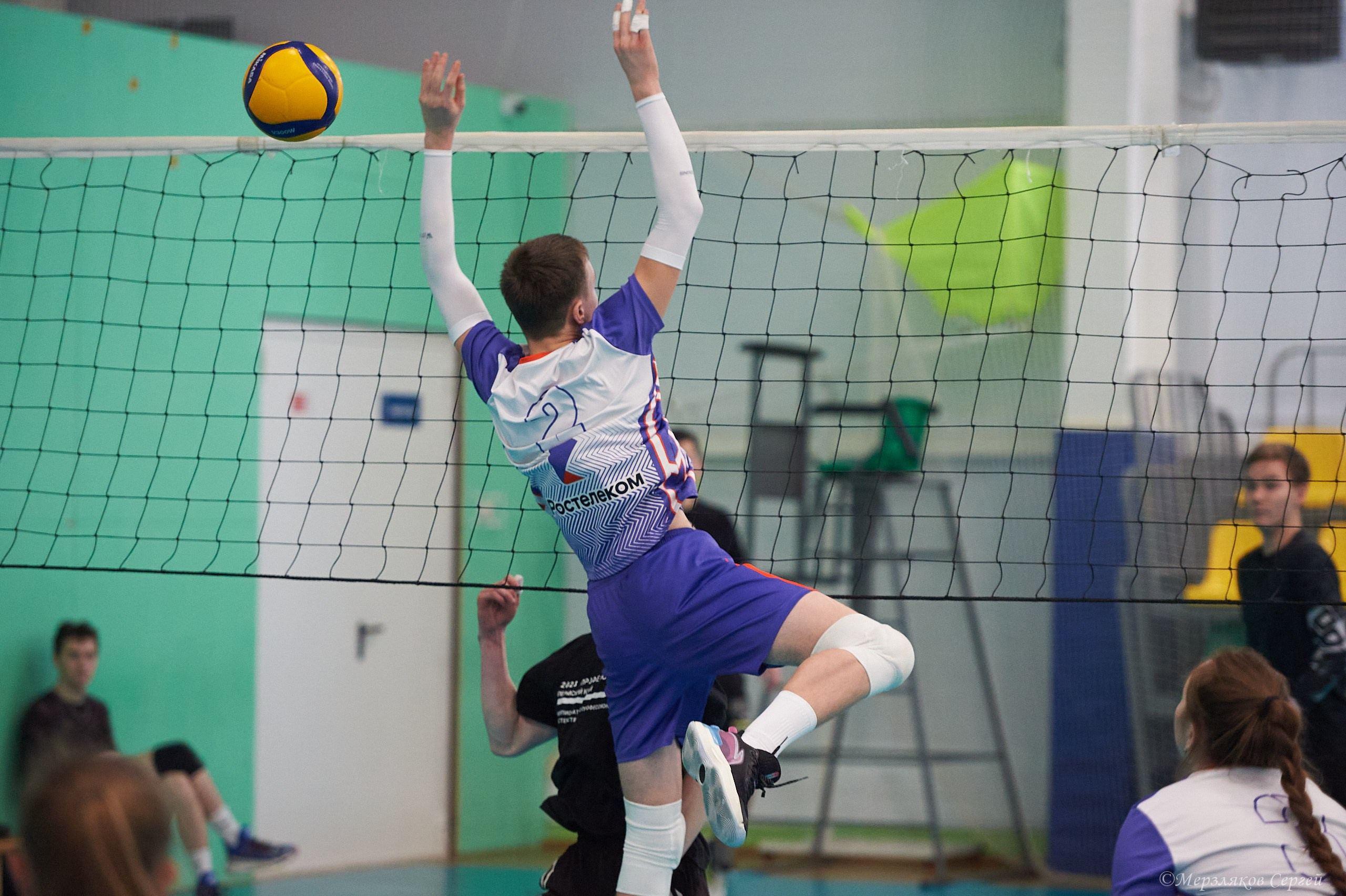 Новогодний волейбольный турнир. Ижевск. 16.12.23. Спортивный репортажный фотограф в Ижевске Сергей Мерзляков