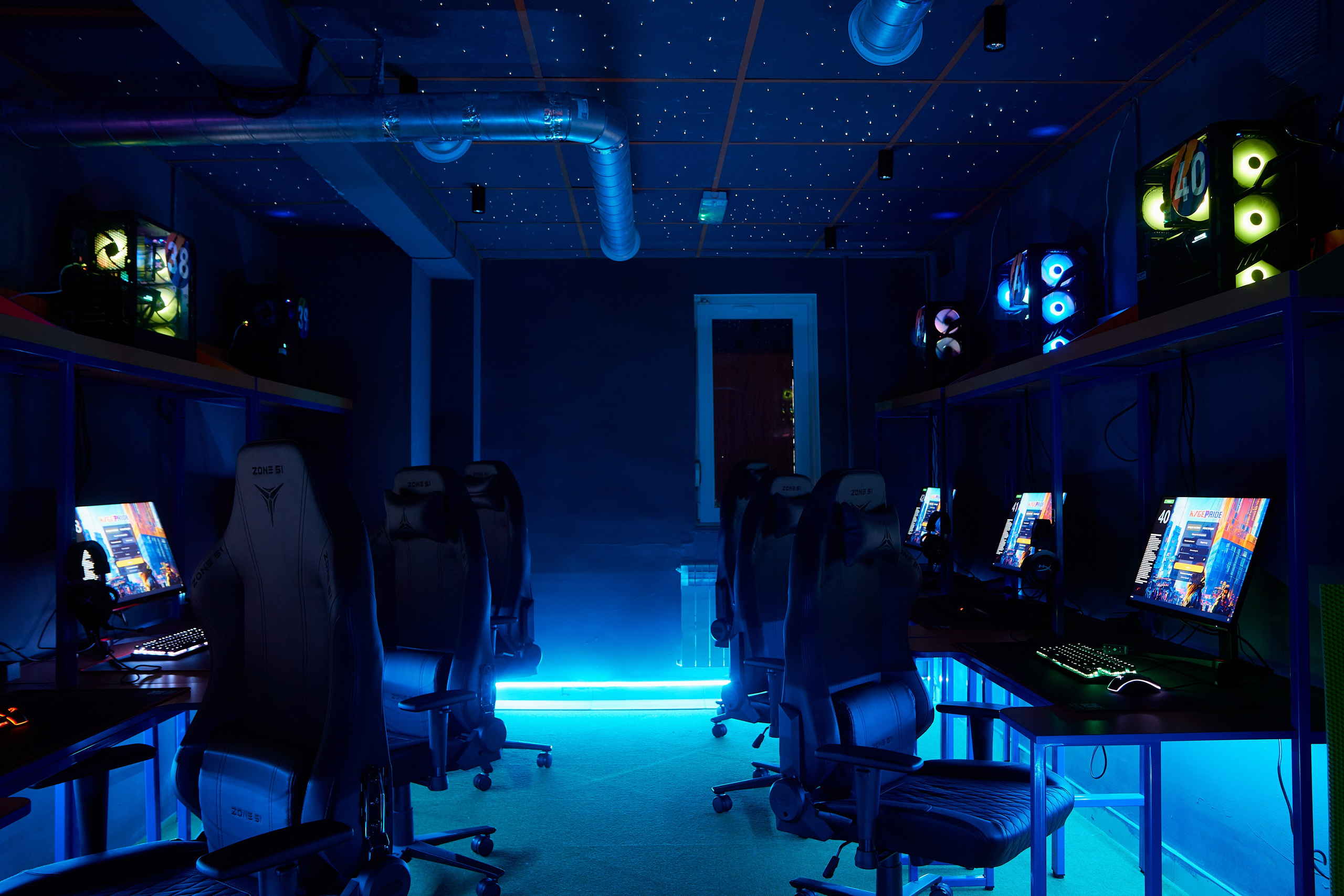 Фотосъёмка компьютерного клуба. Предметный и репортажный фотограф Алексей Кротов