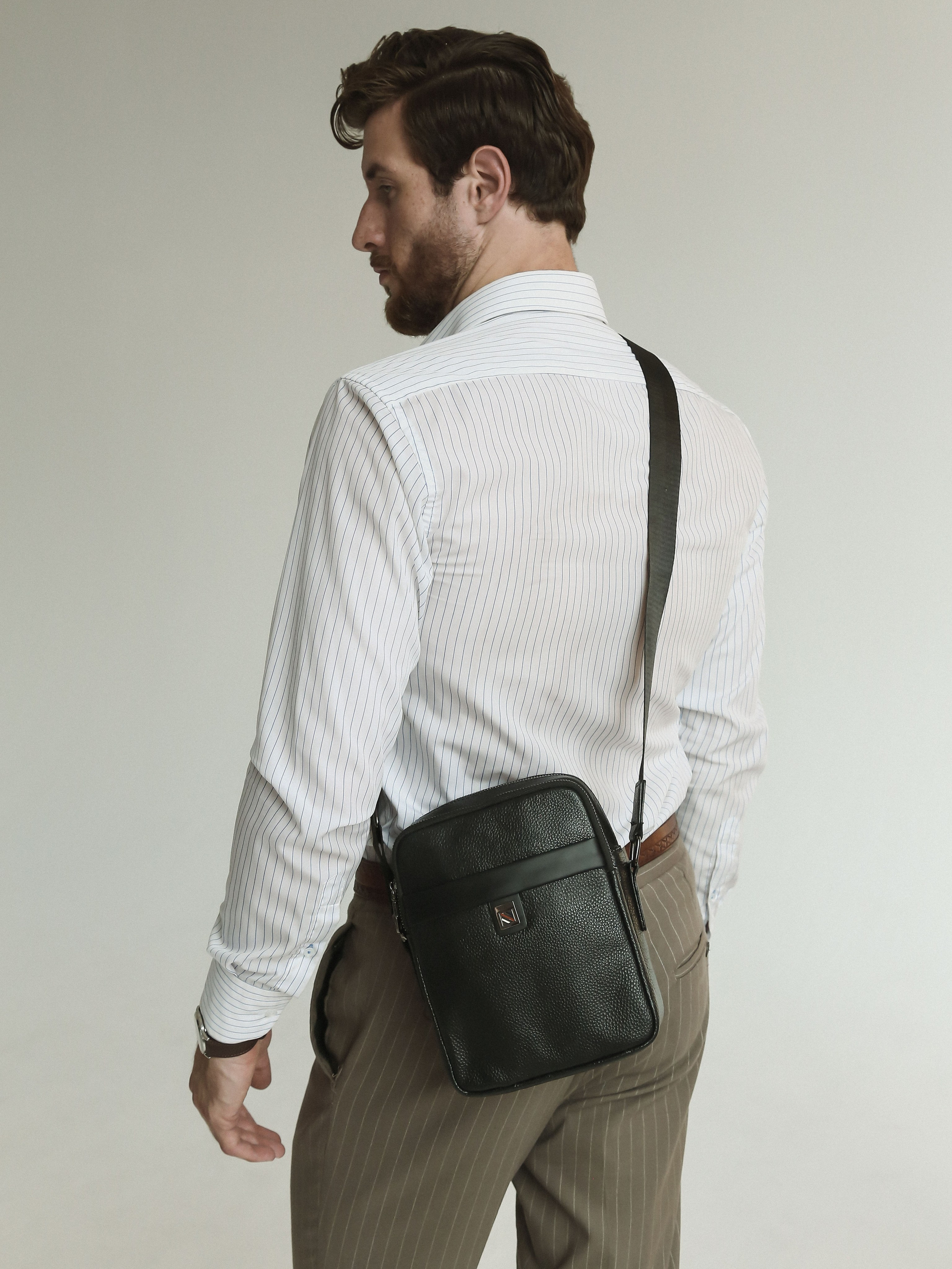 Коммерческая фотосессия мужских сумок для маркетплейсов и социальных сетей. Fashion фотограф в Санкт-Петербурге Савинова Ирина