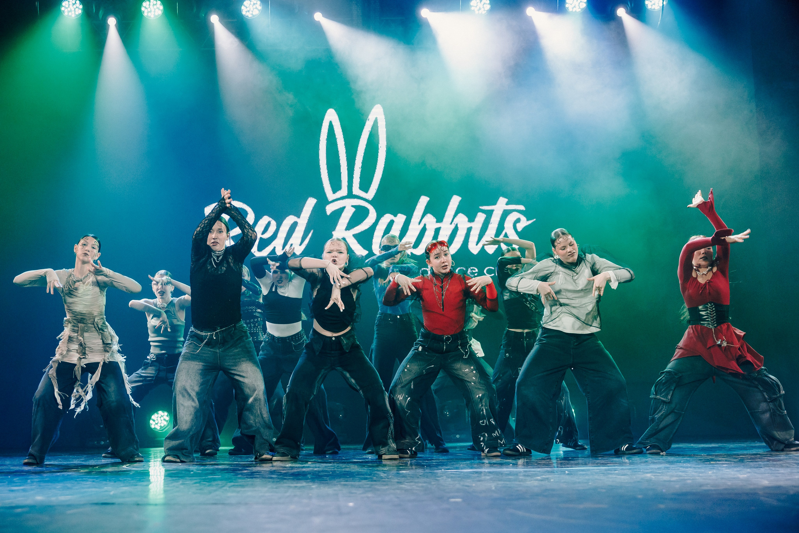 Отчётный концерт танцевальной школы «Red Rabbits» 2025. Лёшка Варзегов — фотограф