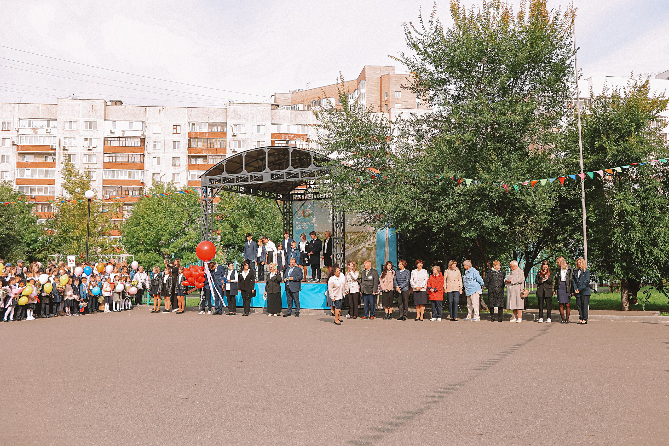 1 сентября линейка+кл час+портреты. Семейный фотограф Тюмень, фотограф на роды Салмина Мария