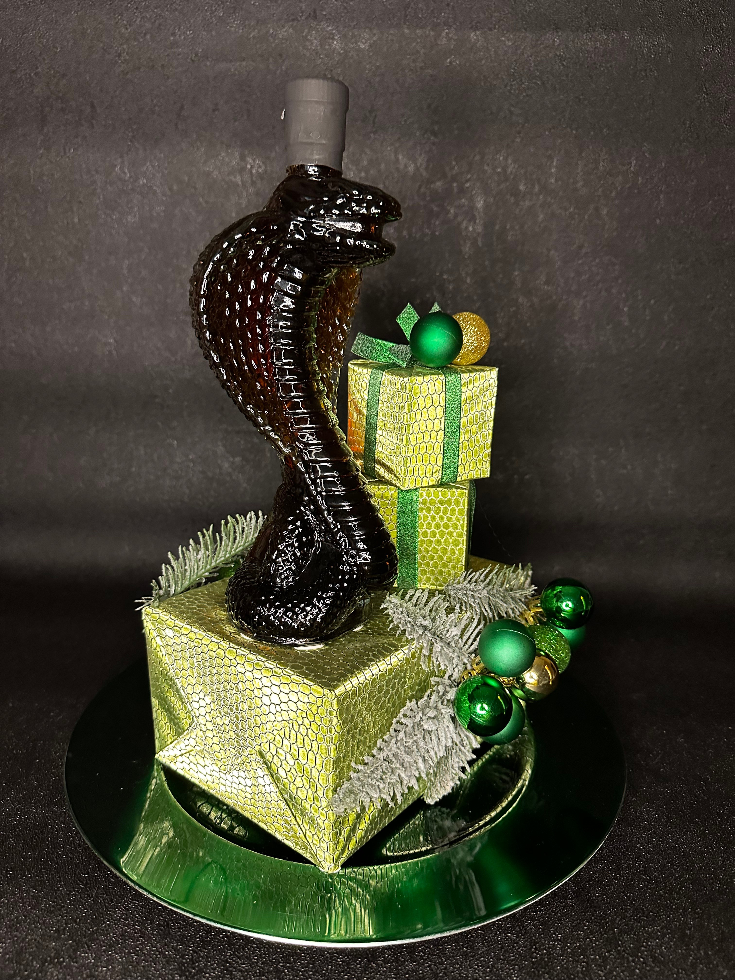 «Кобра — символ НГ 2025 г.». Студия подарочных наборов «Владия»