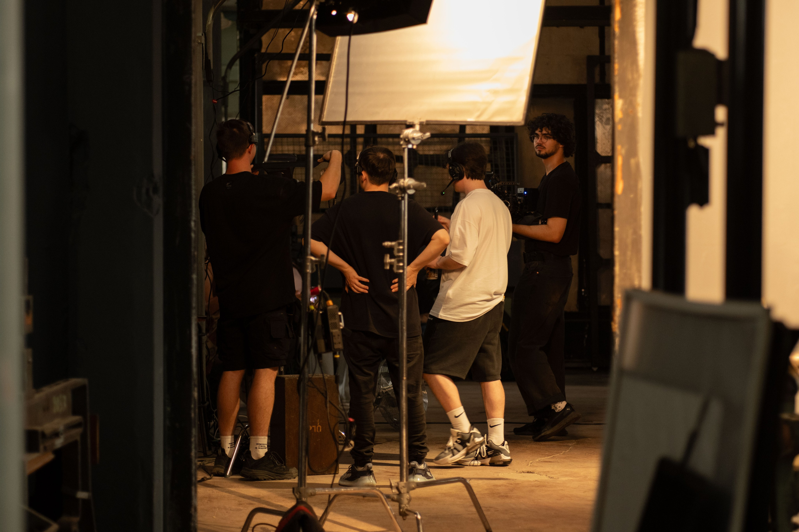 Видеопродакшн HOLODNO | Создаем видео для бизнеса и брендов