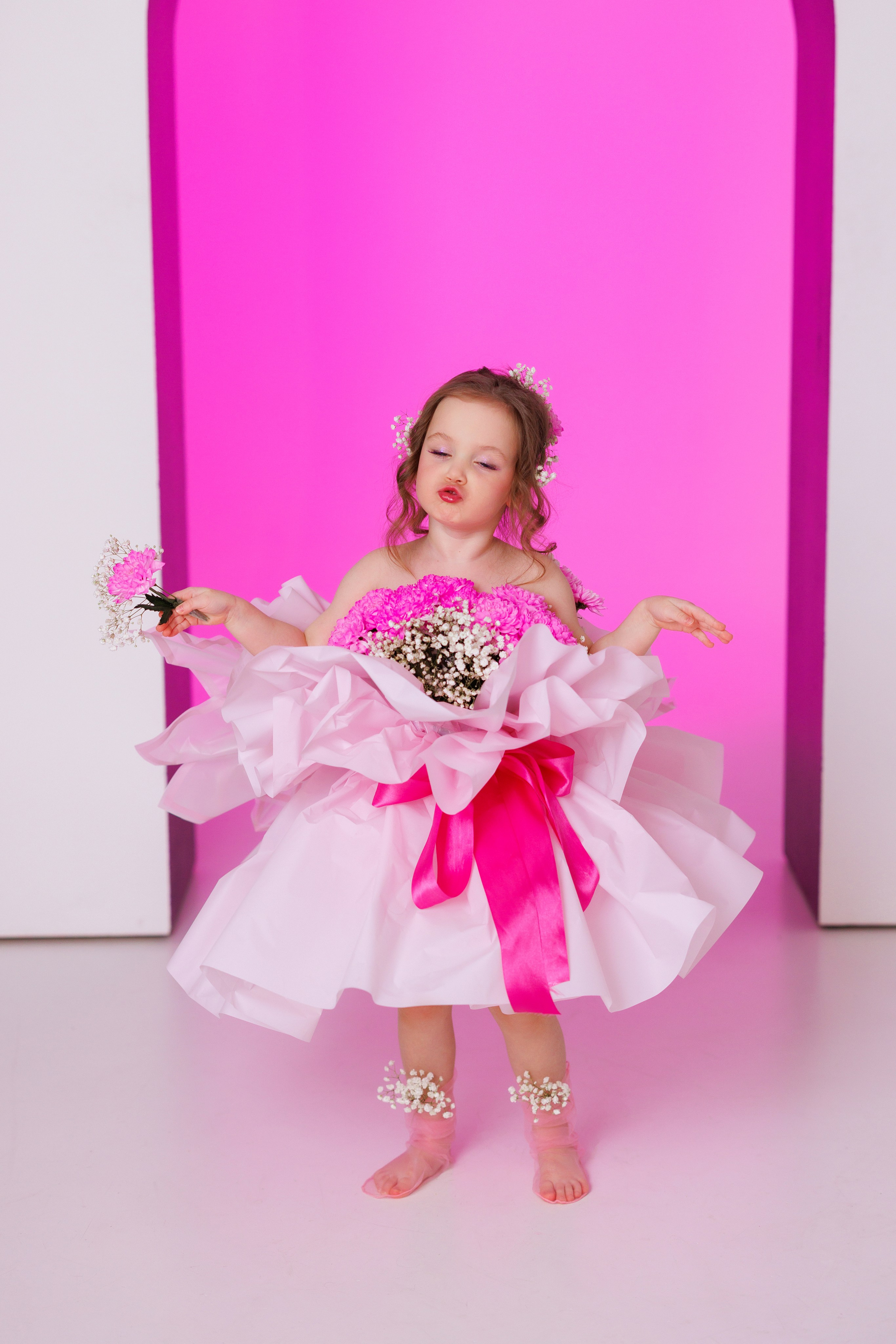 Фотосессия для девочек в форме букета с живыми цветами. Семейный и детский фотограф в Краснодаре Анна Трашкова