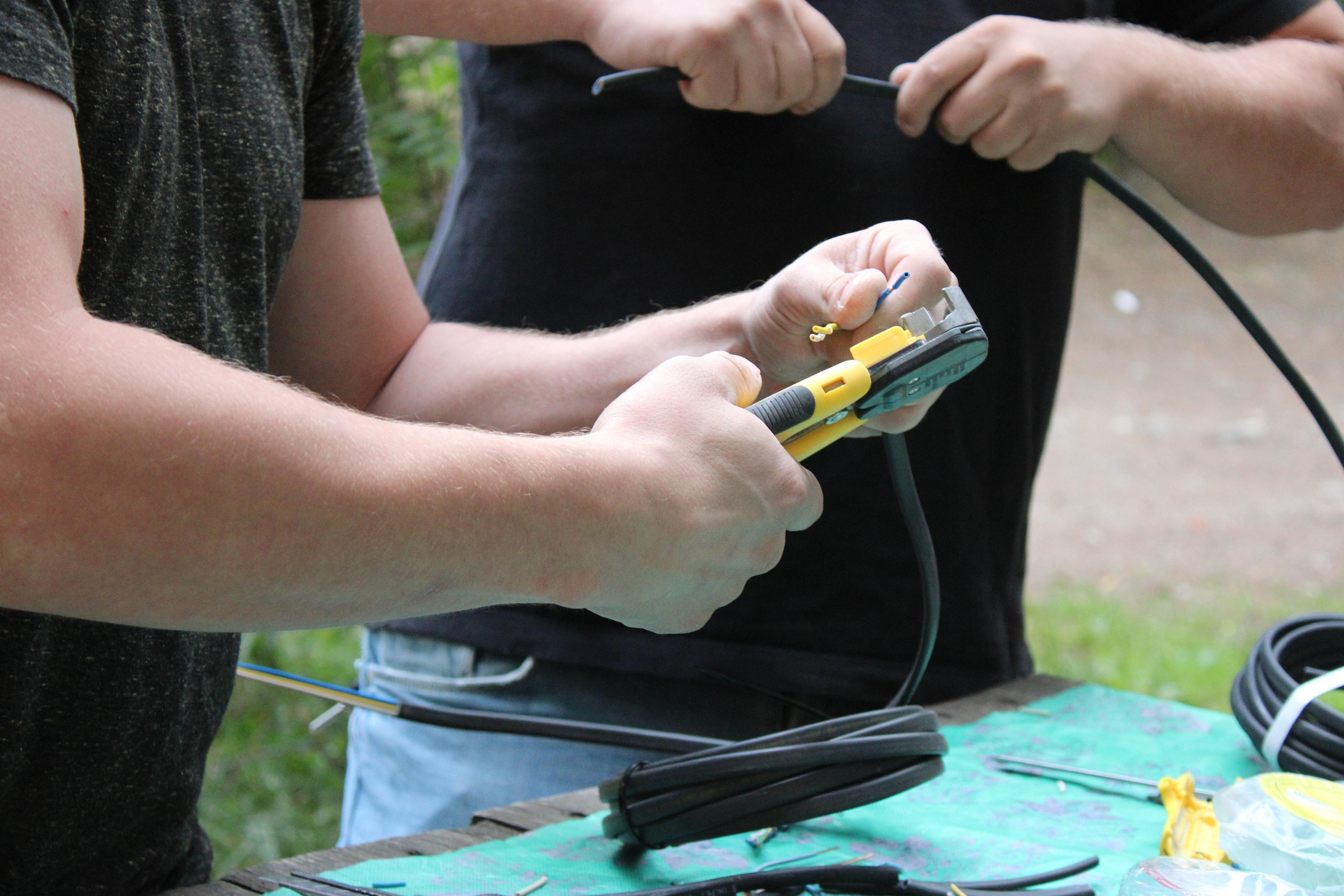 Испытание кабеля ВВгНГ. Позитивный контент-фотограф в Санкт-Петербурге Мария Устинова