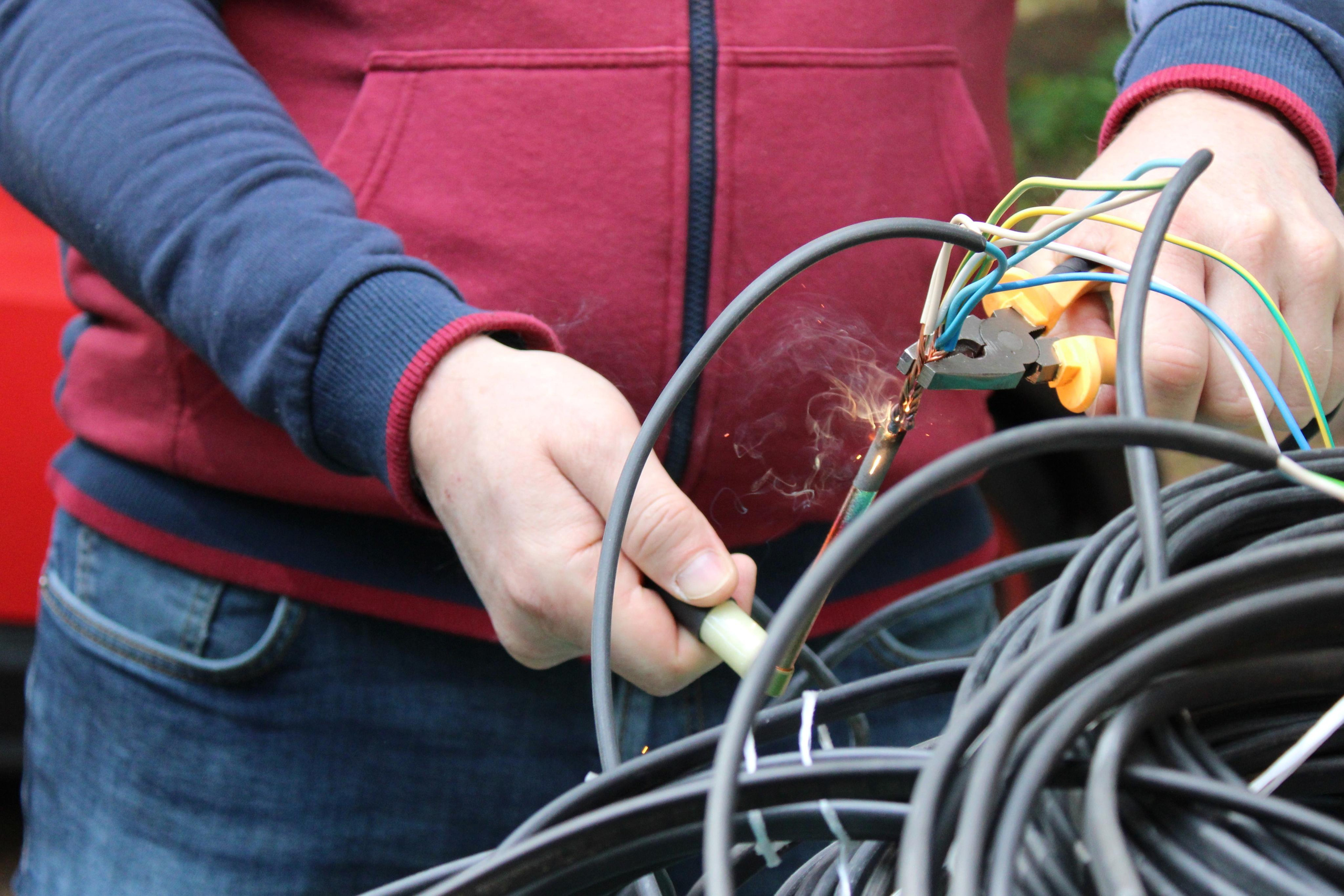 Испытание кабеля ВВгНГ. Позитивный контент-фотограф в Санкт-Петербурге Мария Устинова