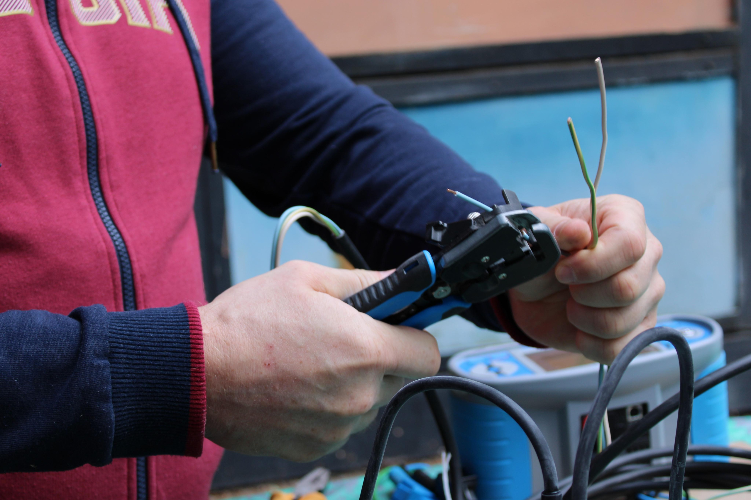 Испытание кабеля ВВгНГ. Позитивный контент-фотограф в Санкт-Петербурге Мария Устинова