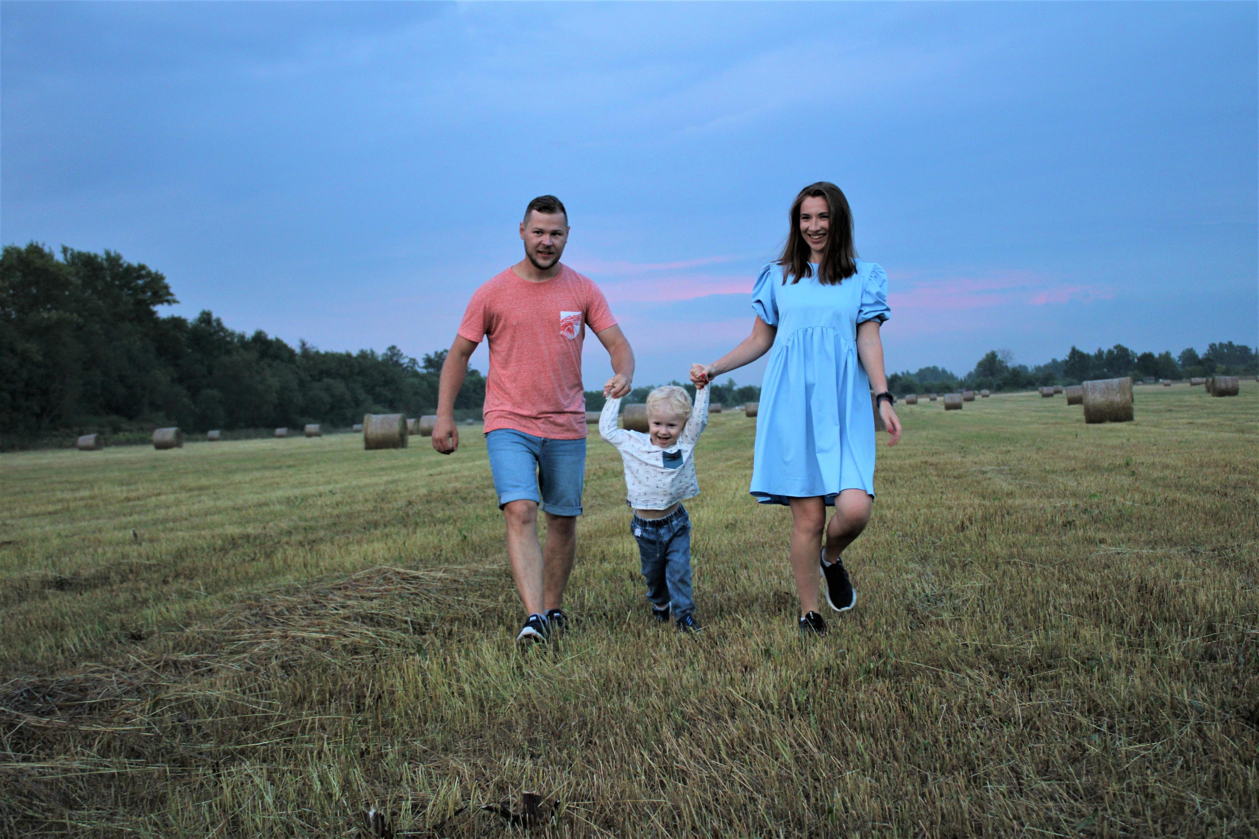 Семейная прогулка в окресностях Пушкина. Позитивный контент-фотограф в Санкт-Петербурге Мария Устинова