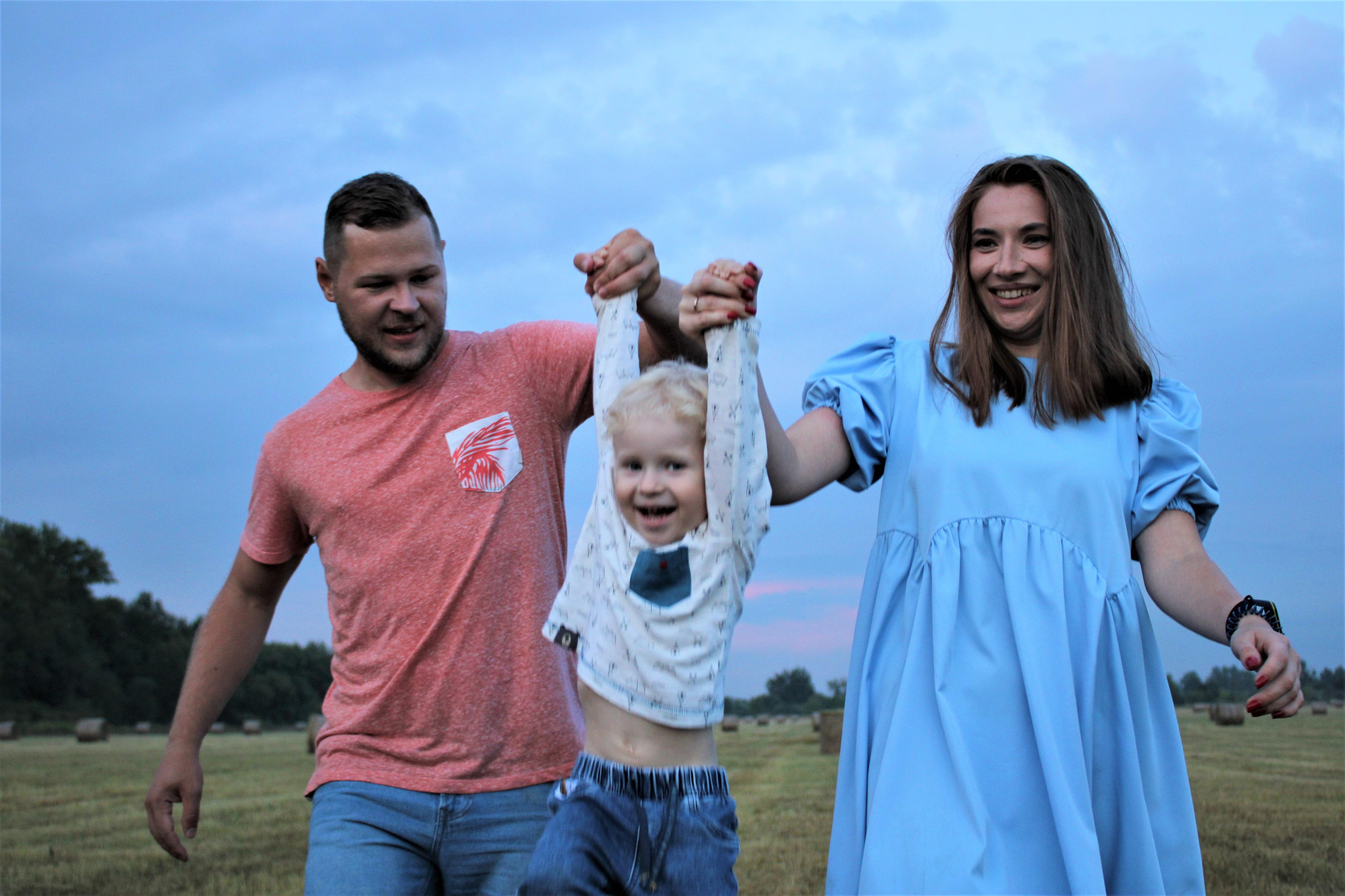 Семейная прогулка в окресностях Пушкина. Позитивный контент-фотограф в Санкт-Петербурге Мария Устинова