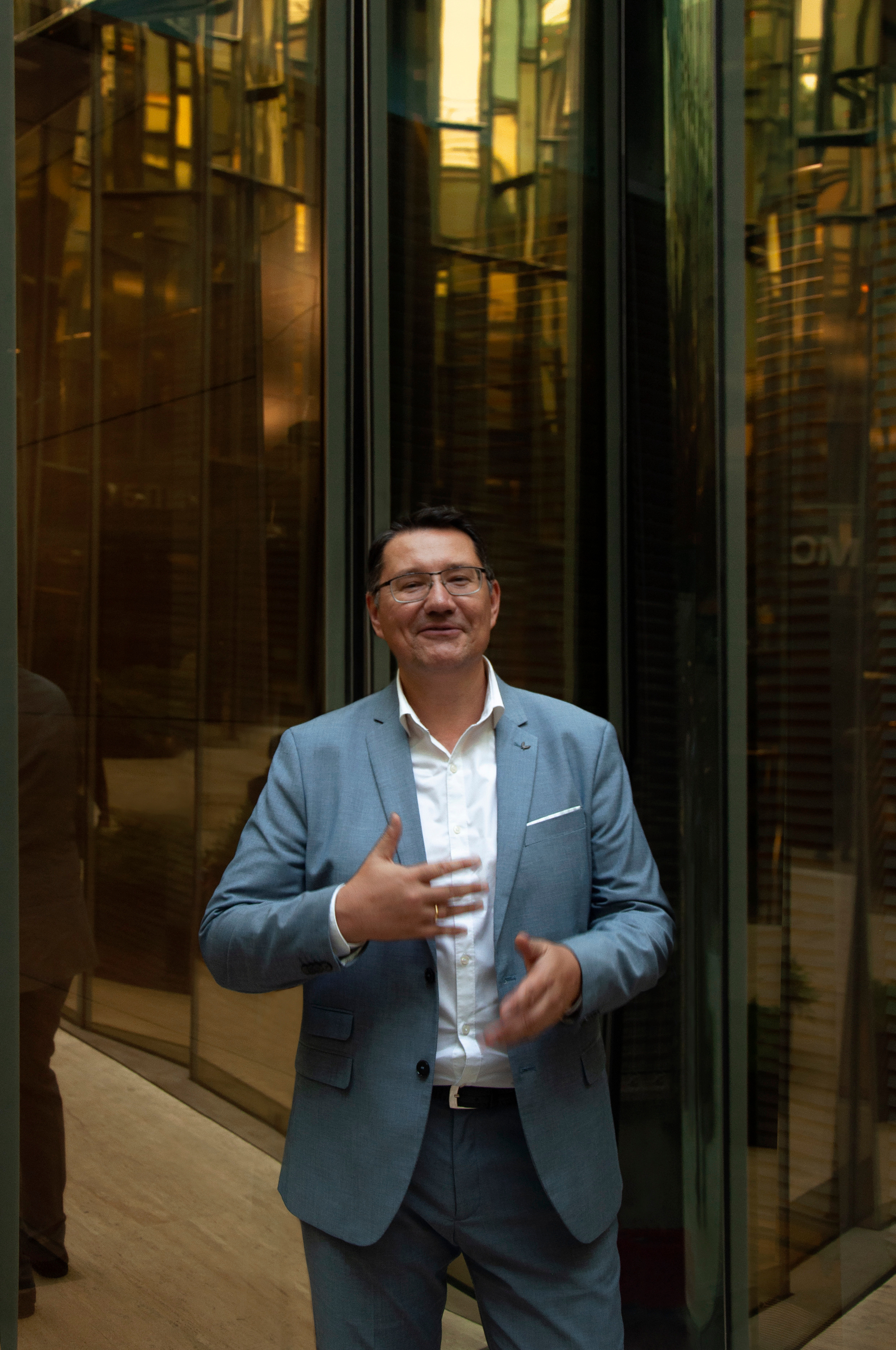 Преподаватель ораторского искусства и импровизации — Павел Васильев. Позитивный контент-фотограф в Санкт-Петербурге Мария Устинова