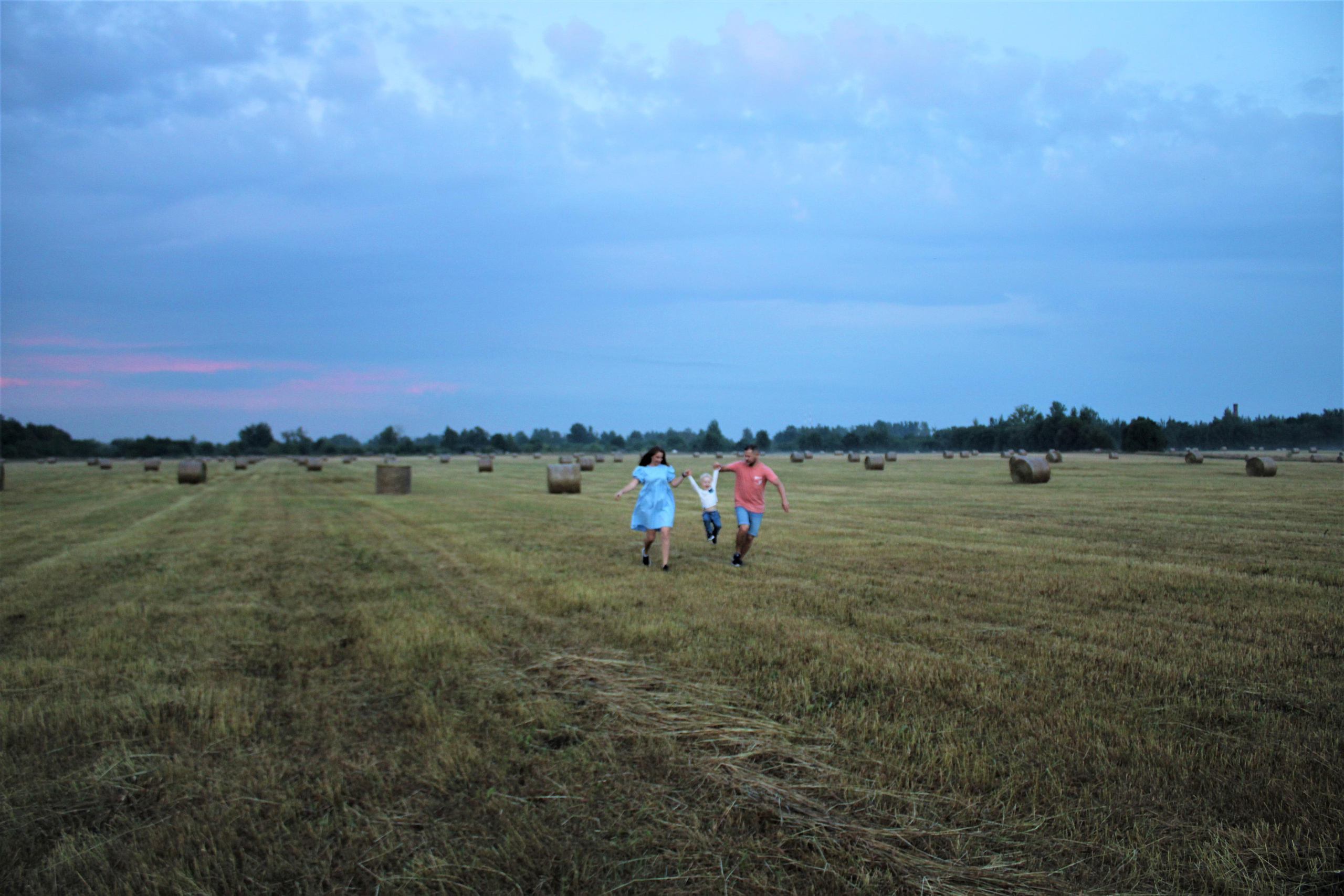 Семейная прогулка в окресностях Пушкина. Позитивный контент-фотограф в Санкт-Петербурге Мария Устинова