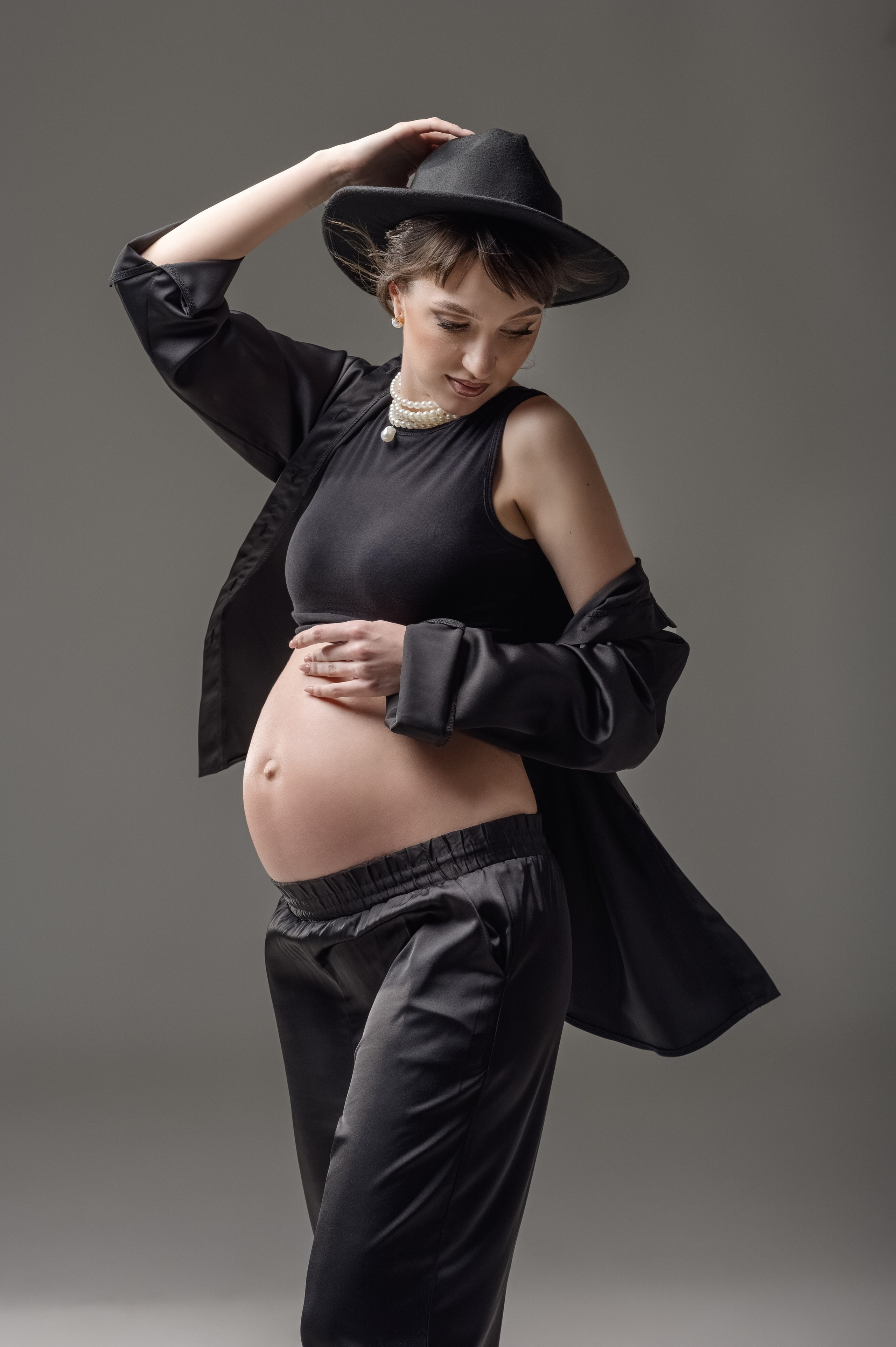 Фотосессия беременности в Крыму. Студийная фотосессия беременности. Стильная беременность. Фотограф беременных Ольга Топоривская.
