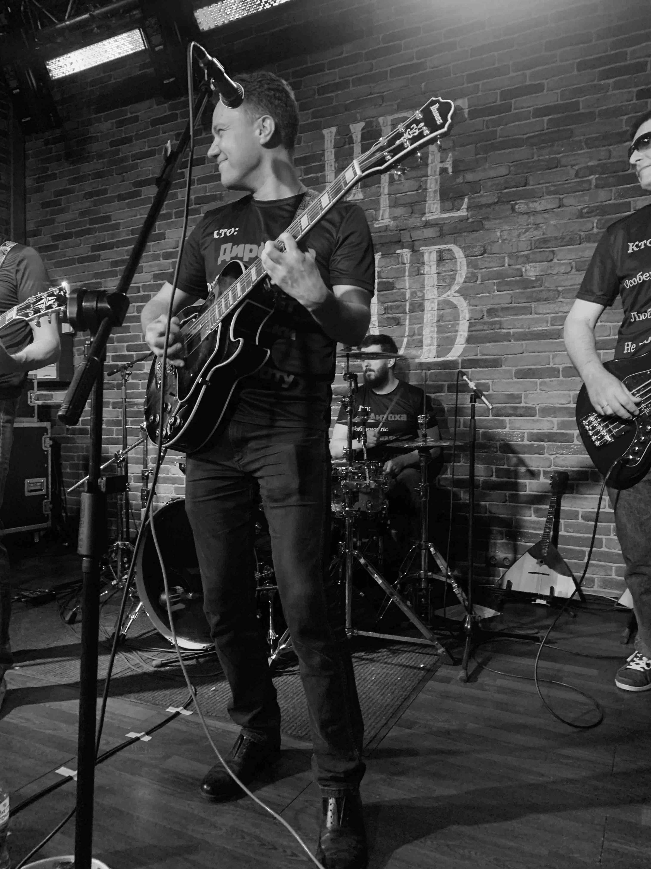 LifePub 16.03.2022. Московская кавер-группа BankBand