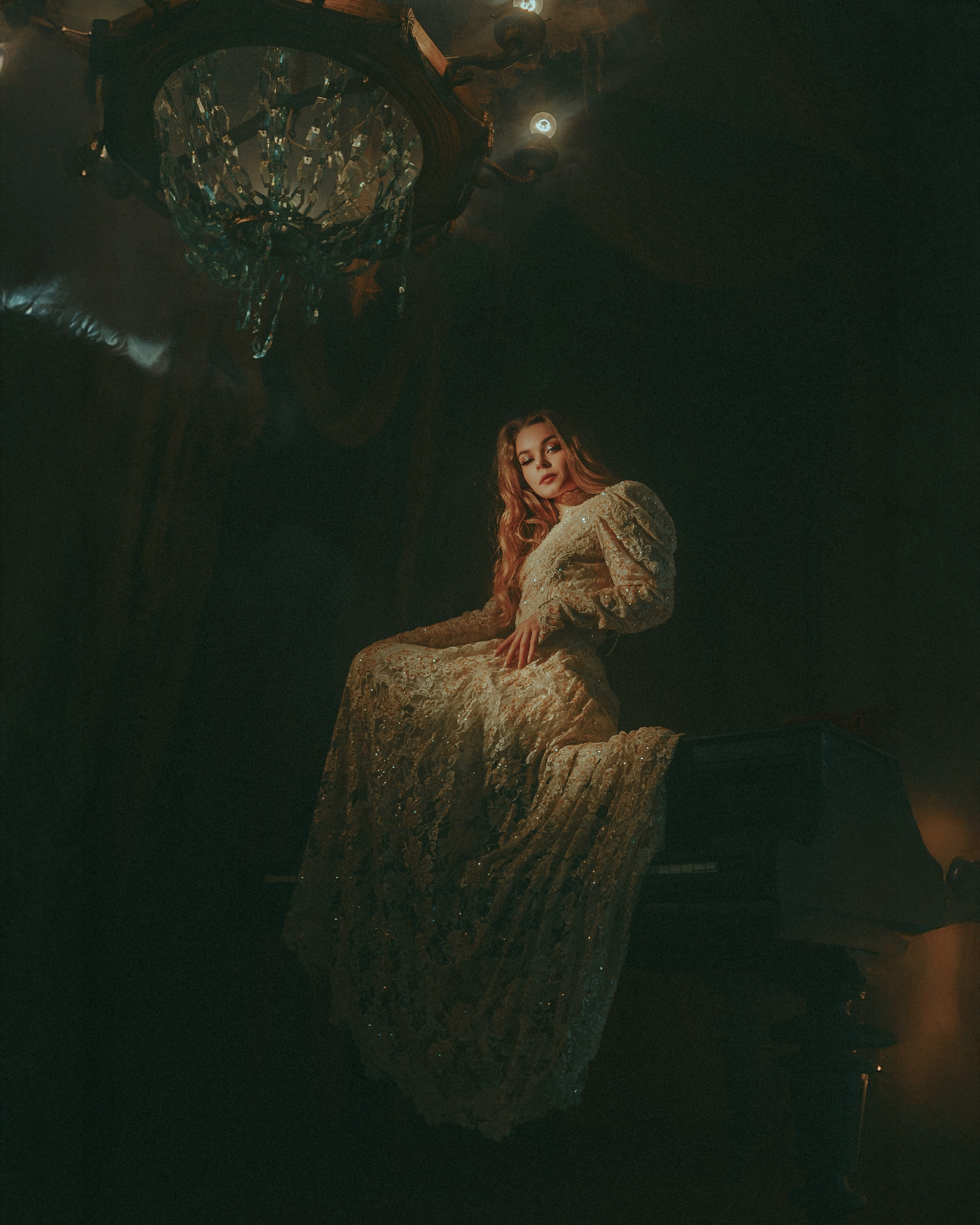 Москва. Заброшкнный театр. Алина. Фотограф Брянск