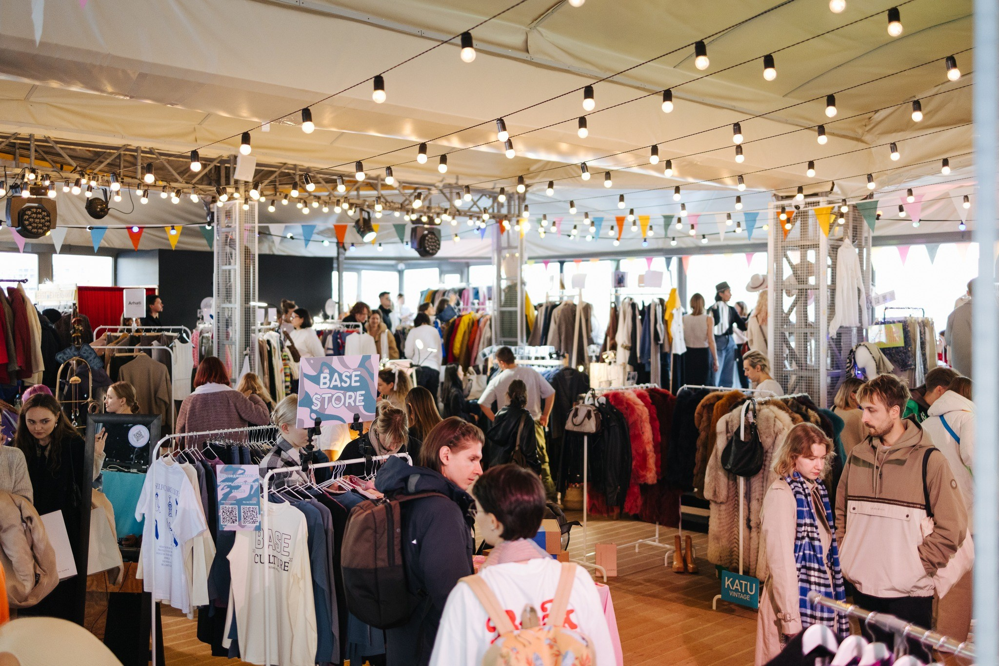 21–22 октября 2023 в Универмаге «Цветной» / фото Валерий Белобеев. Фотоотчеты «Ламбада-маркета»