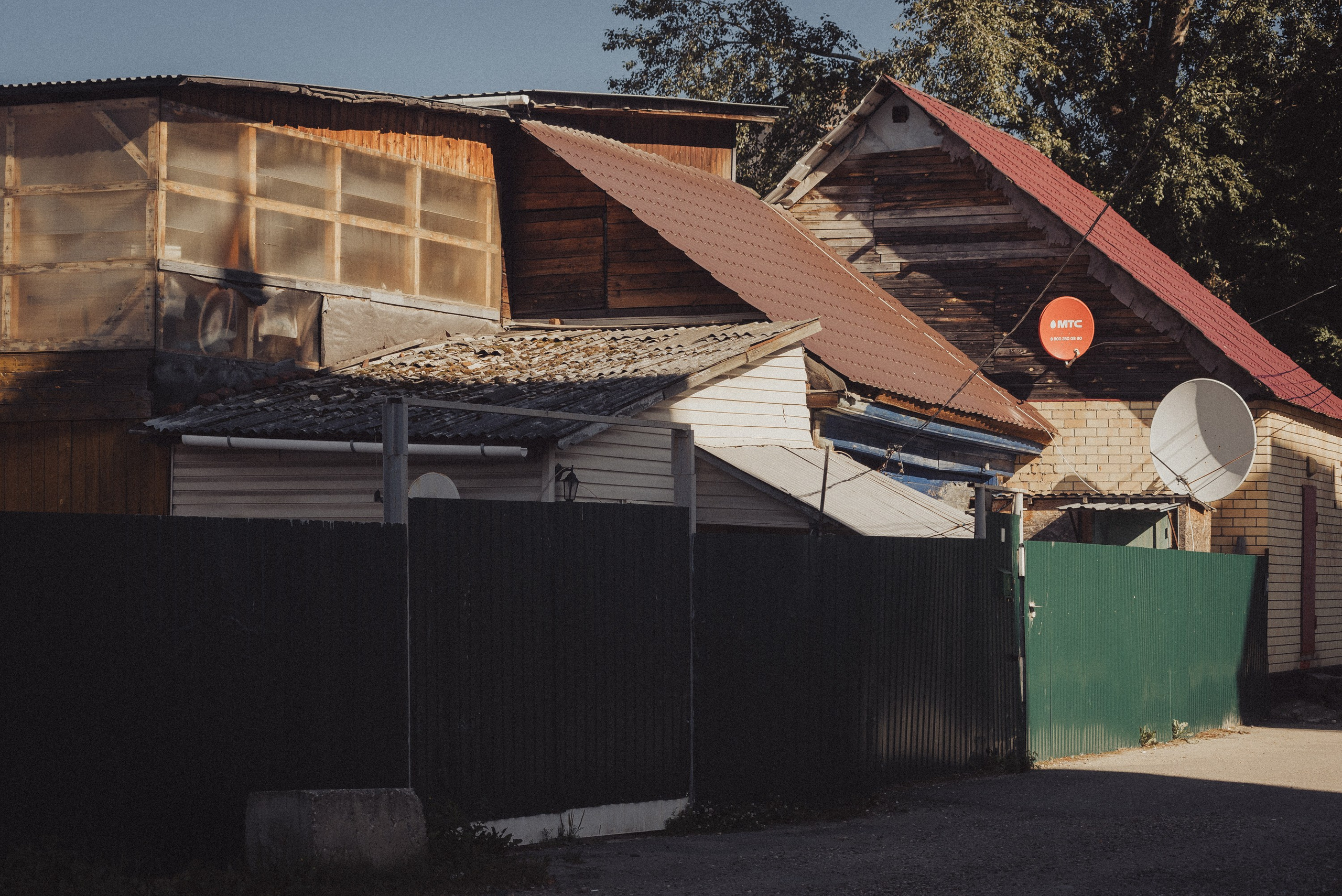 Проект #улицыгорода. Ярославль, улица Большая Фёдоровская. Документальный фотограф Илья Тихановский