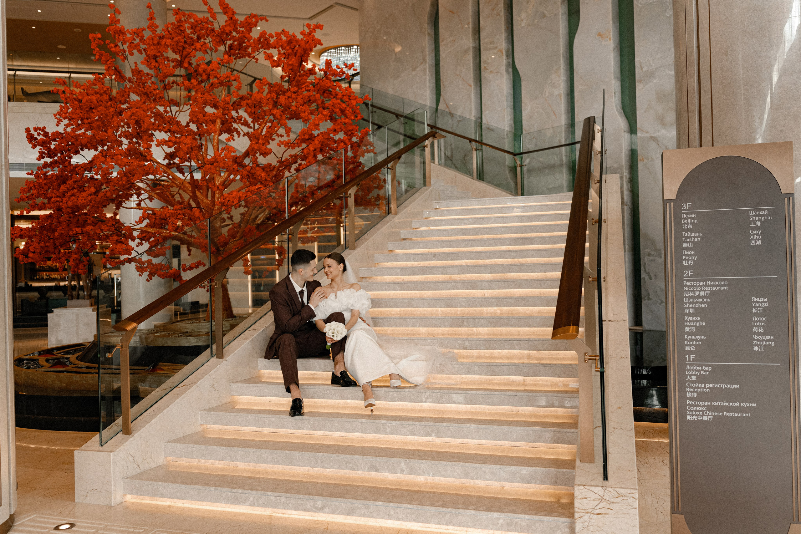 Свадебная фотосессия в Бутырском ЗАГС (Дворец Бракосочетания № 4) и прогулка в отеле Solux (Солюкс)