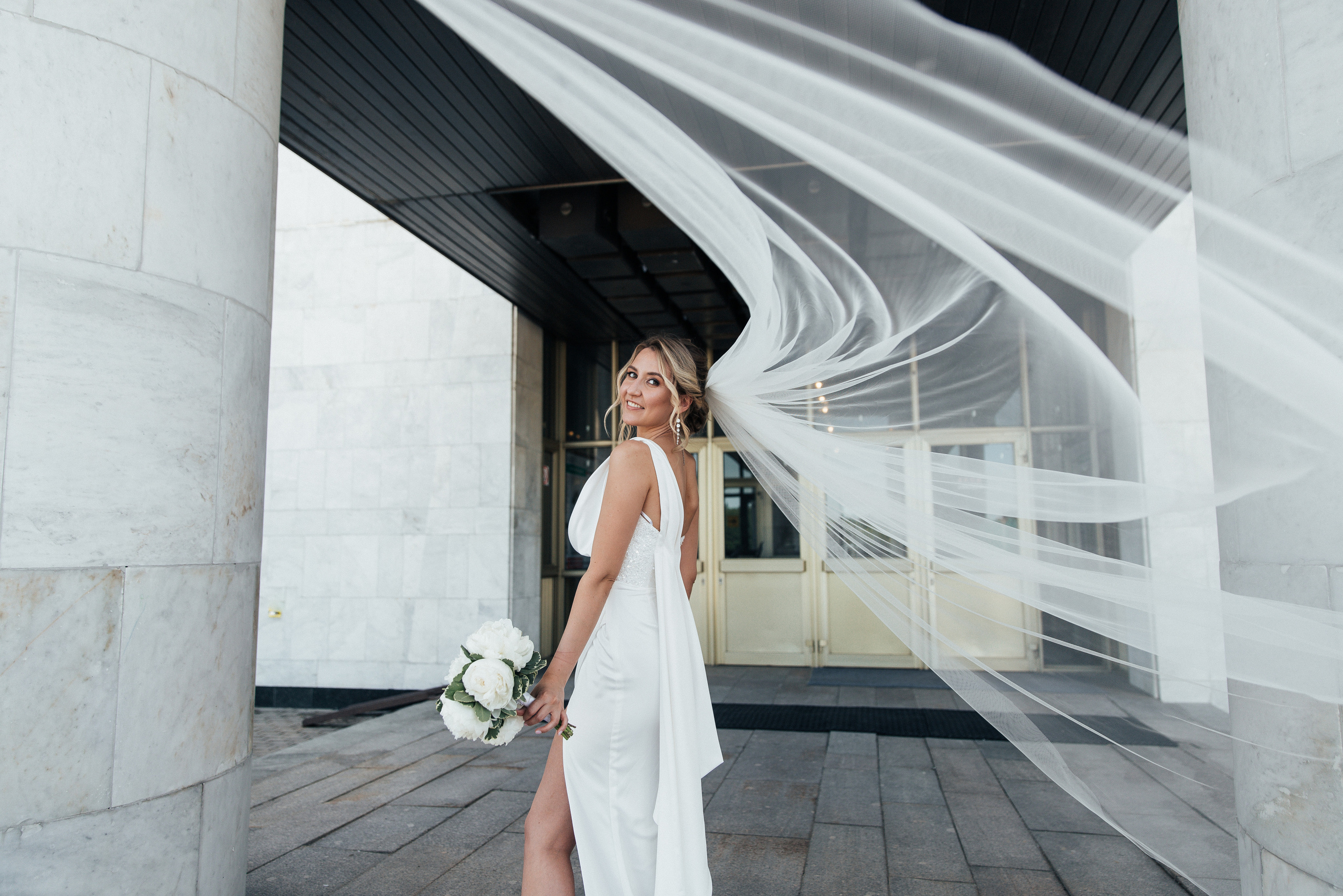 Свадебная фотосессия Ксении и Александра в Усадьбе Горки Ленинские. Свадебный фотограф Домодедово Москва Катерина Алехина