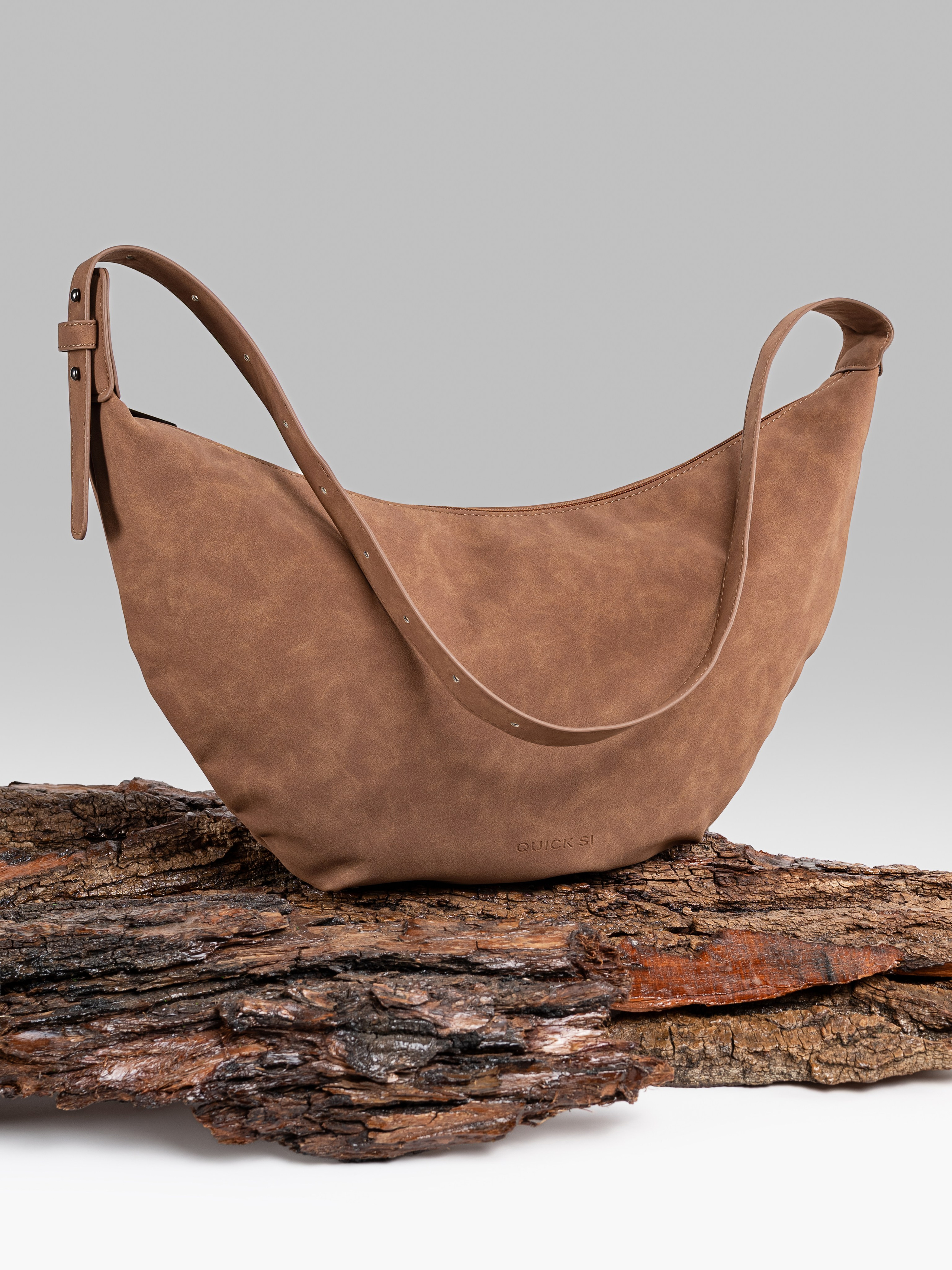 Q Сумки хобо серия 1. Предметный фотограф, фото для маркетплейсов Пятигорск, КМВ